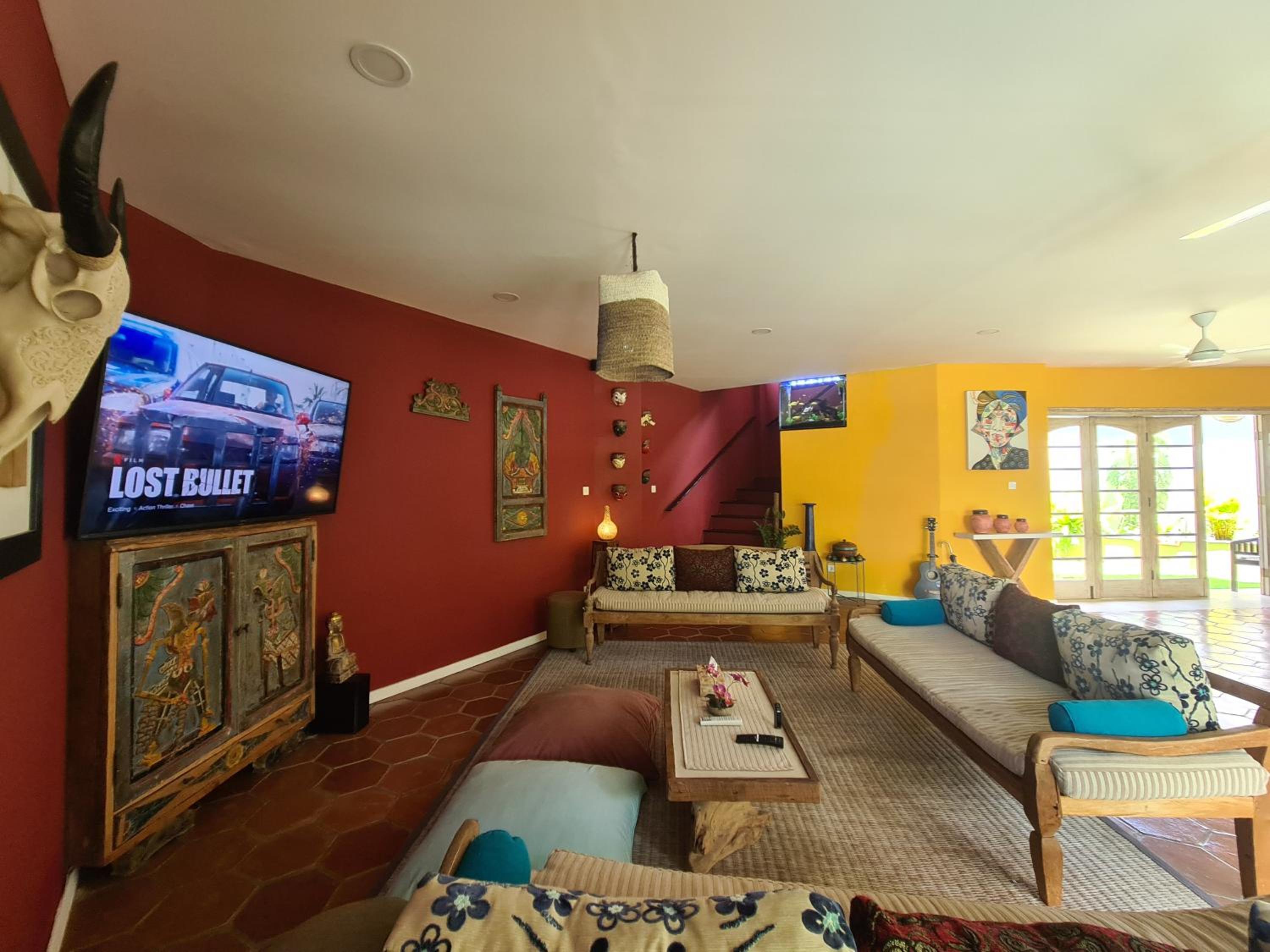 Three-Bedroom Villa - Photo 2