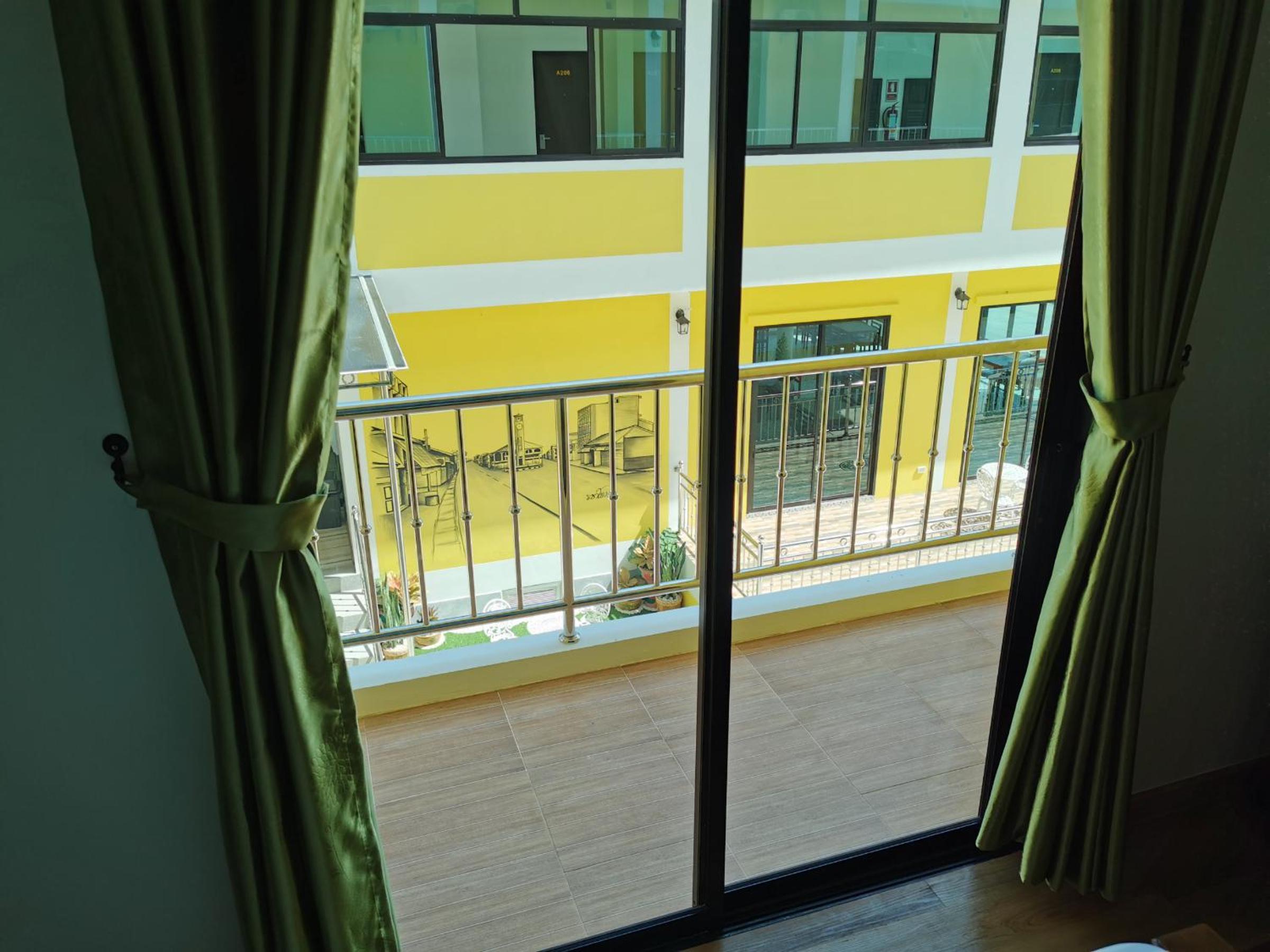 Twin Room with Balcony - Photo 5