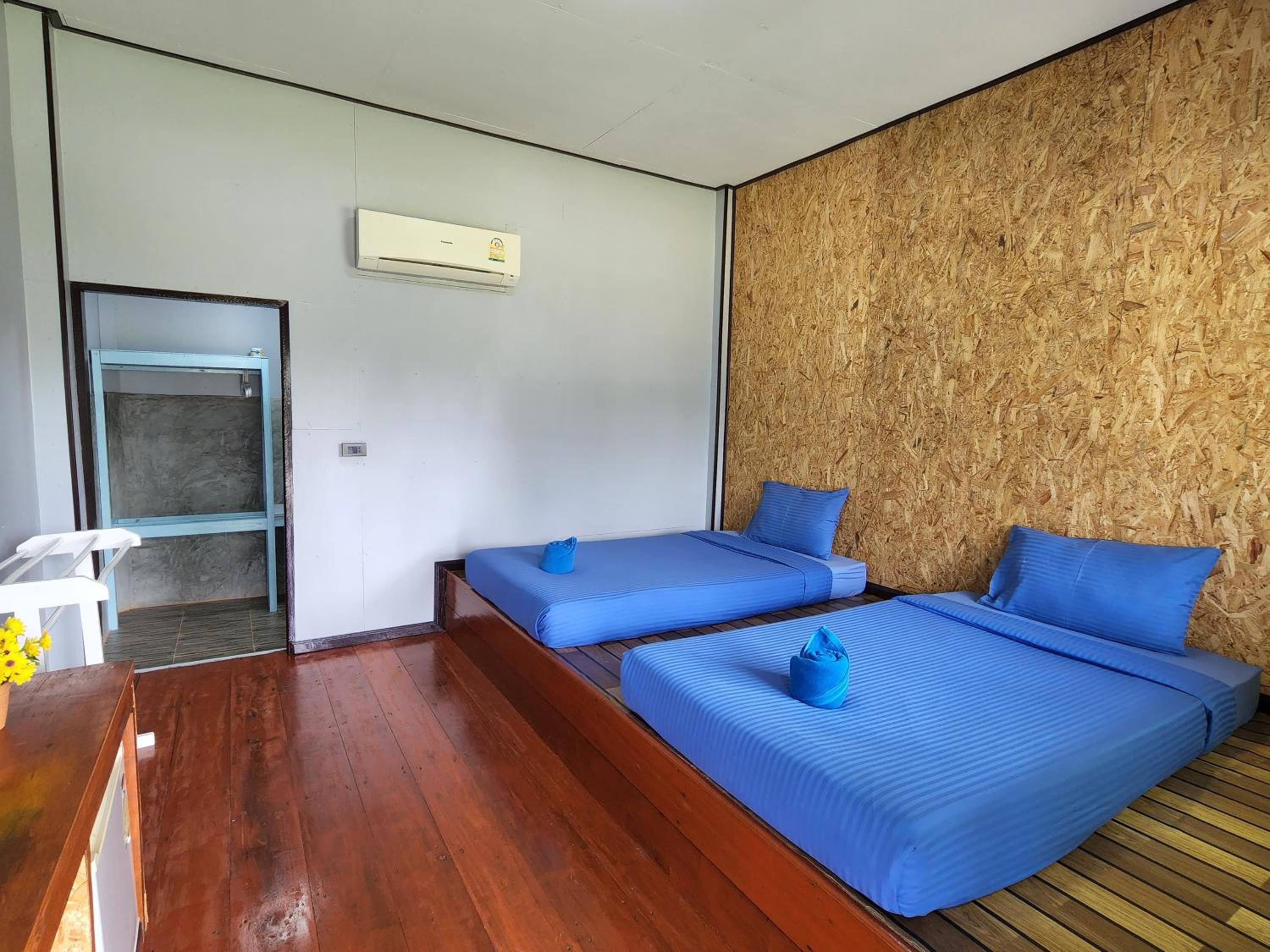 Standard Twin Room with Sea View
