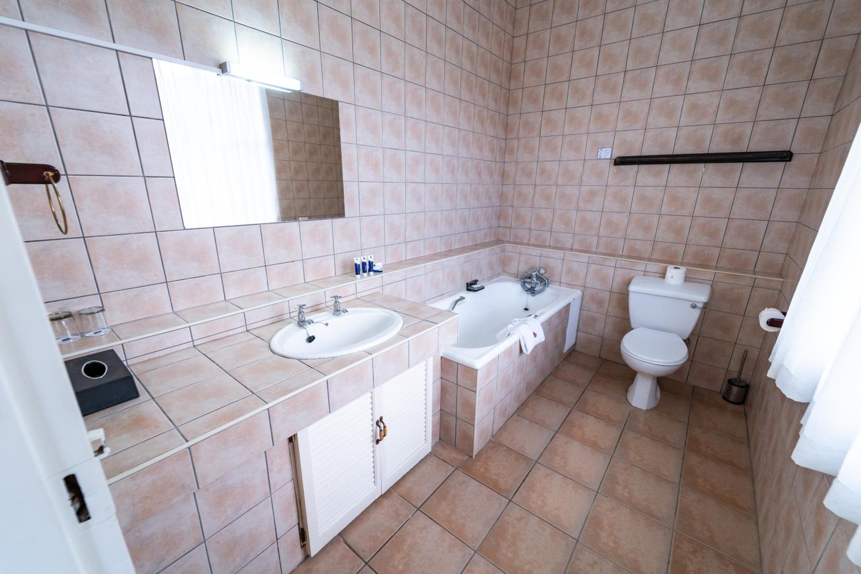 Deluxe Double Room with Bath photo 3