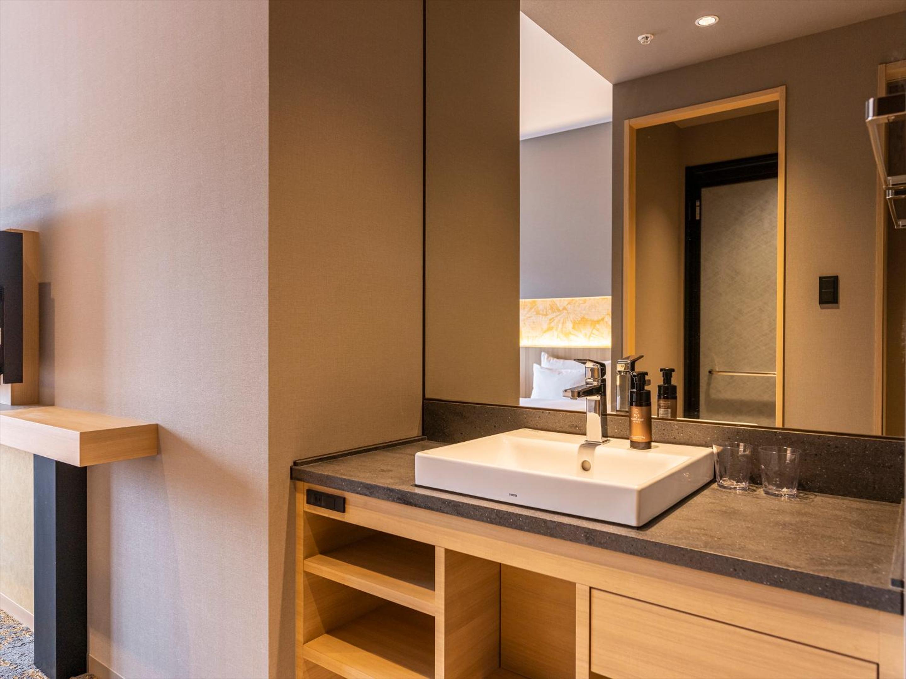 Moderate Twin Room (2 Adults) - Non-Smoking - Photo 3