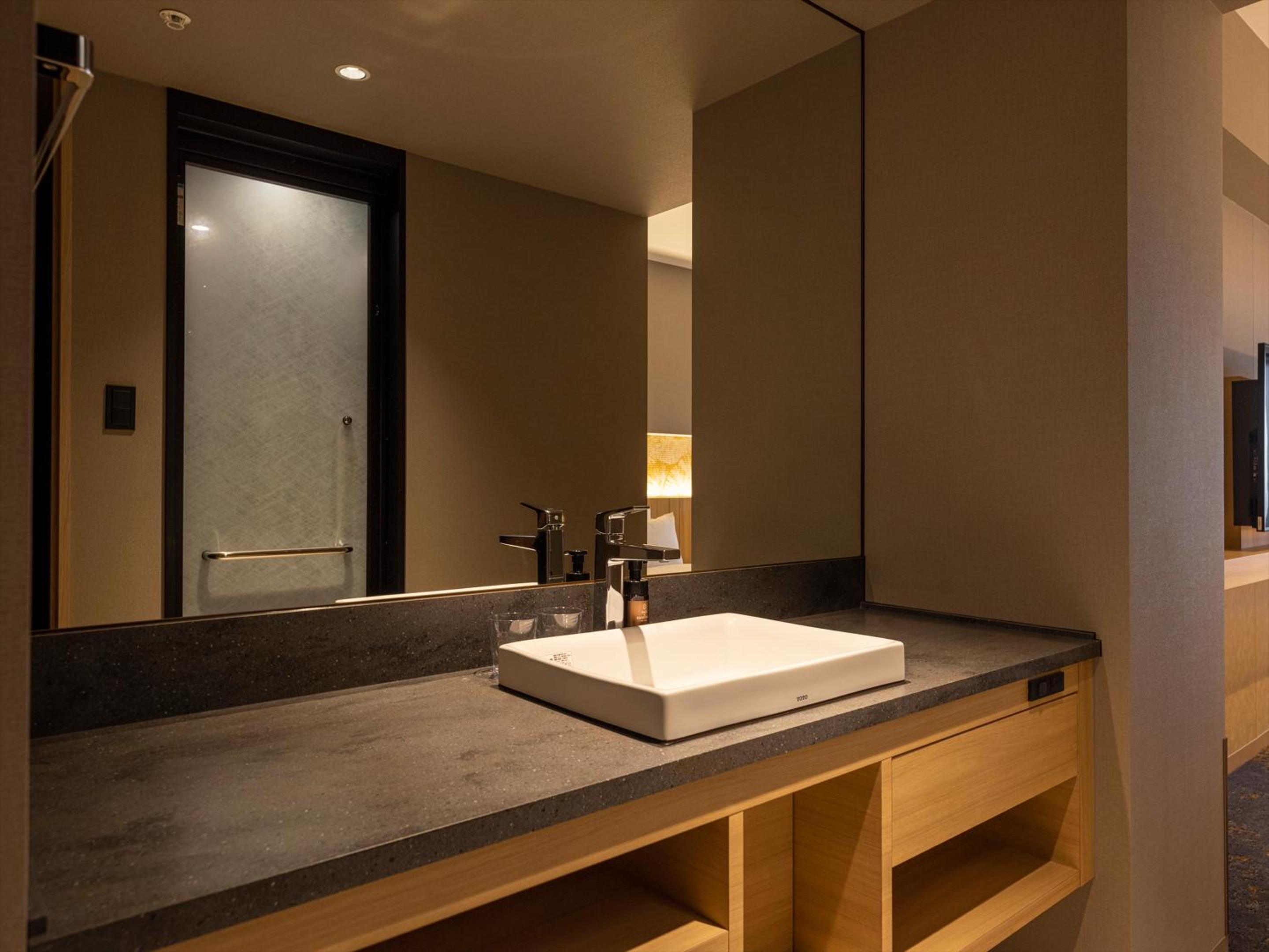 Deluxe Twin Room (2 Adults) - Non-Smoking - Photo 5