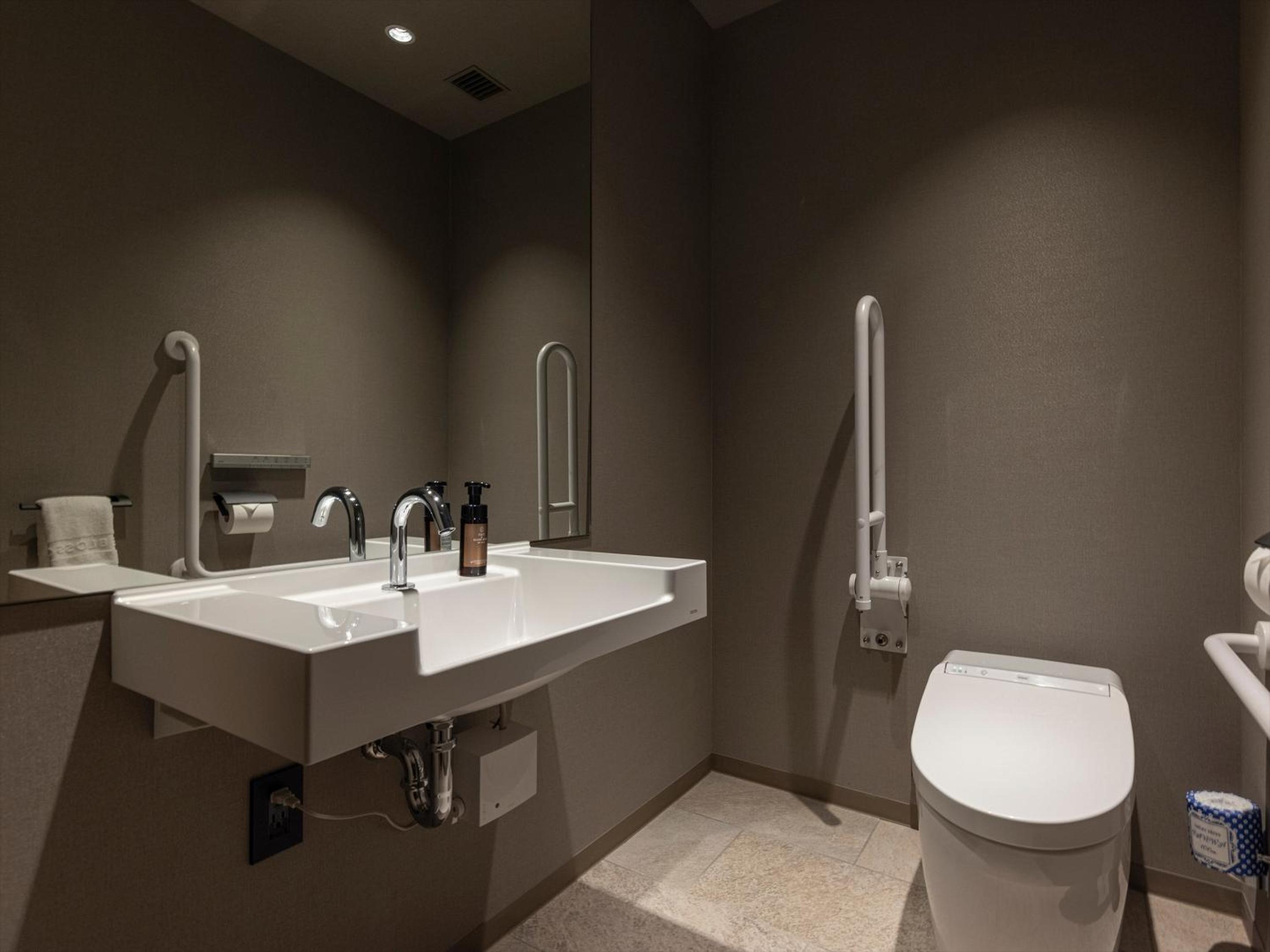 Universal Room (2 Adults) - Non-Smoking - Photo 11
