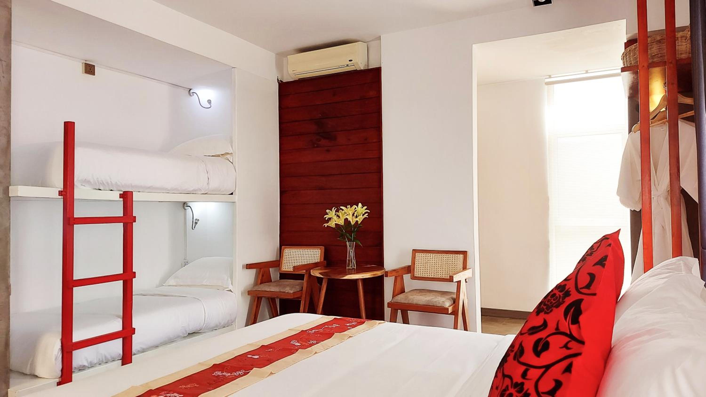 Deluxe Quadruple Room - Photo 3