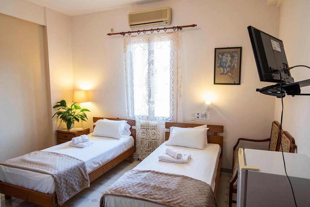 Double or Twin Room - Photo 4