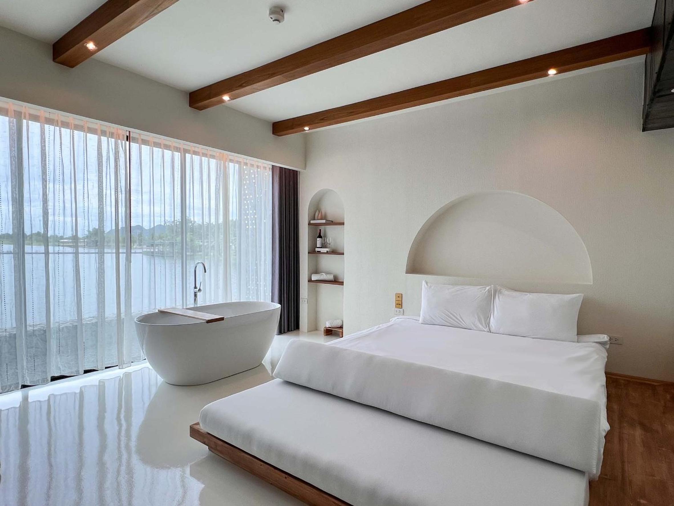 Suite with Lake View