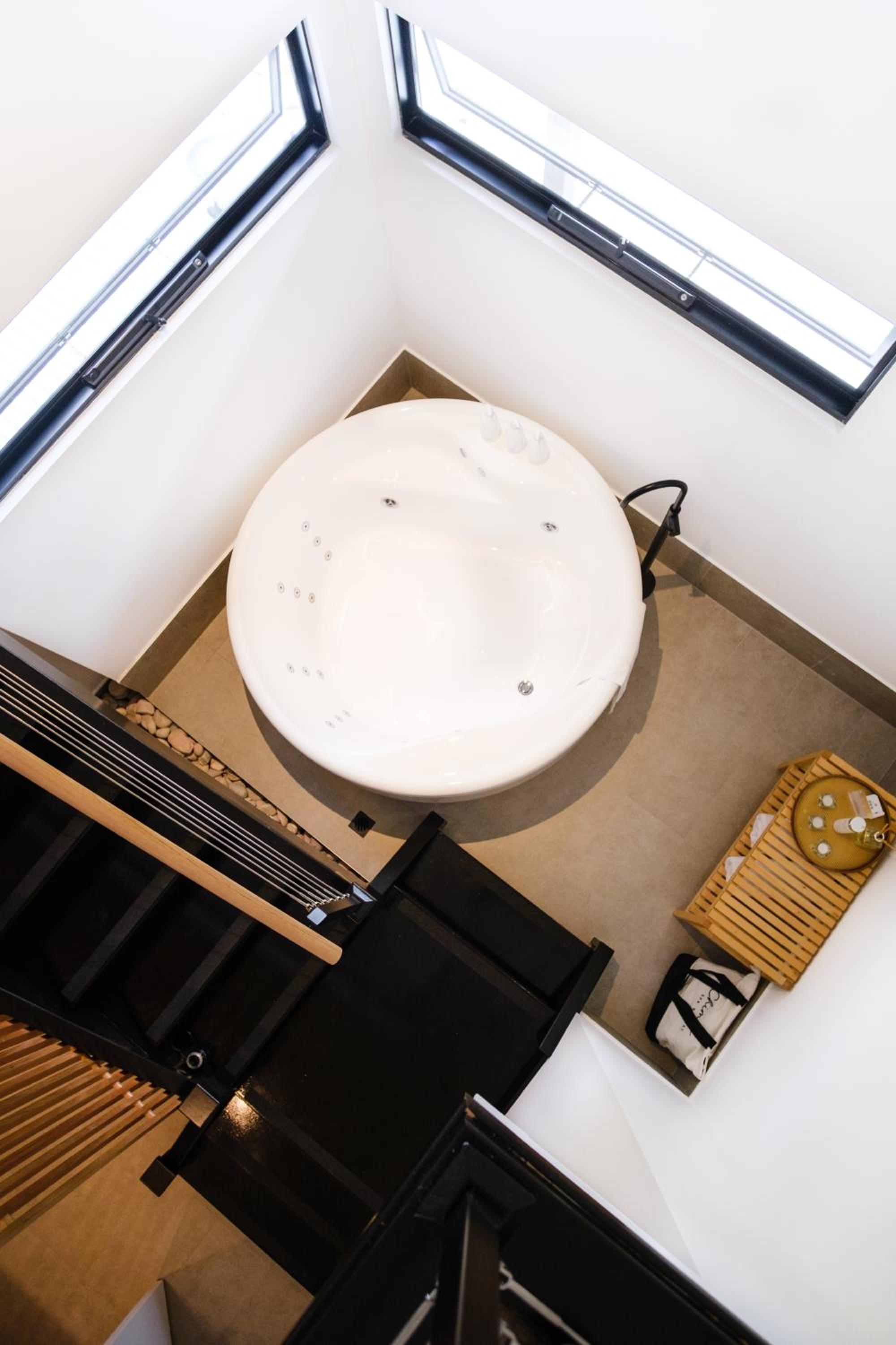 Tower Suite - Photo 5
