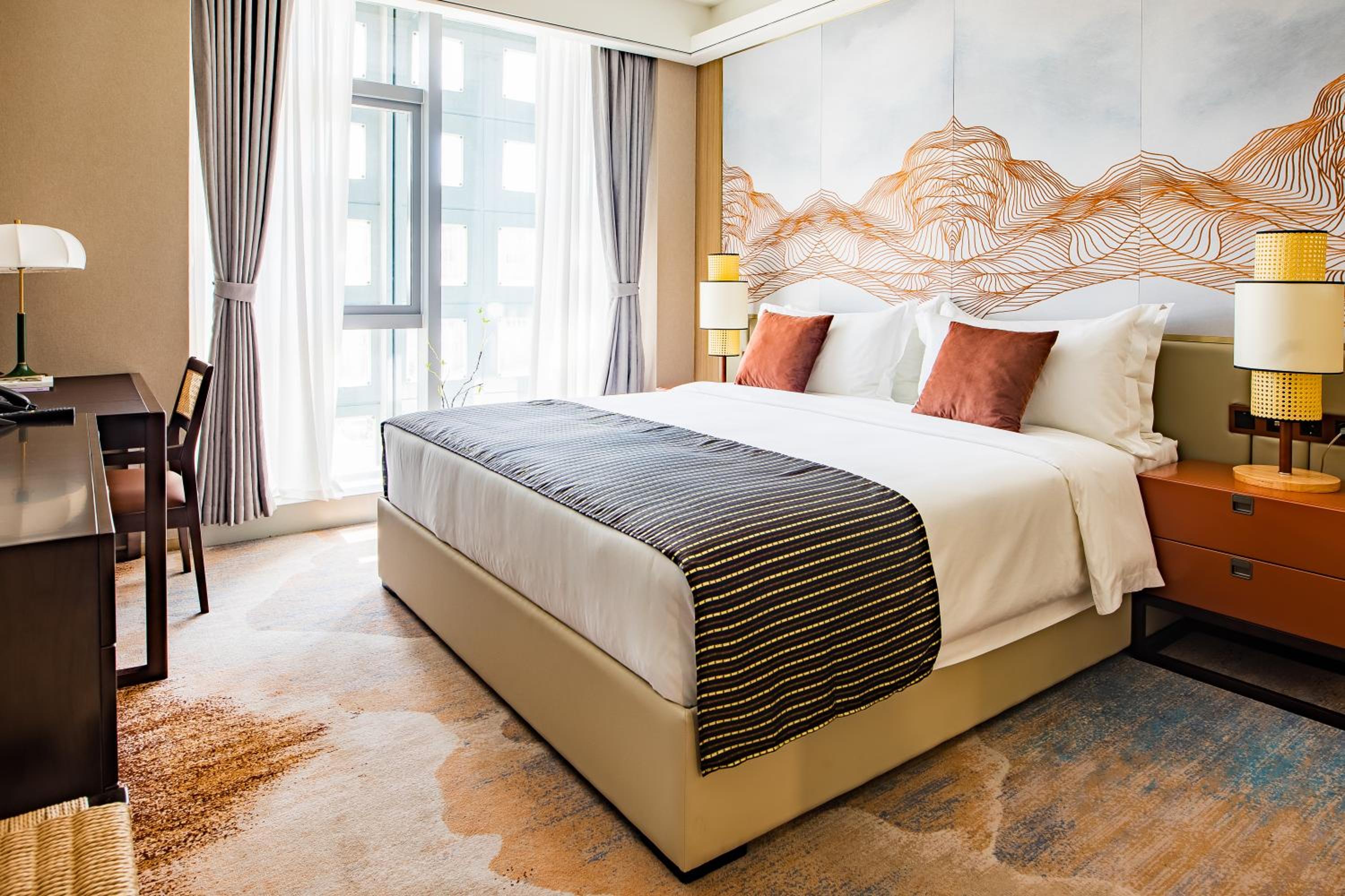 Standard King Room with Free Parking - Photo 2