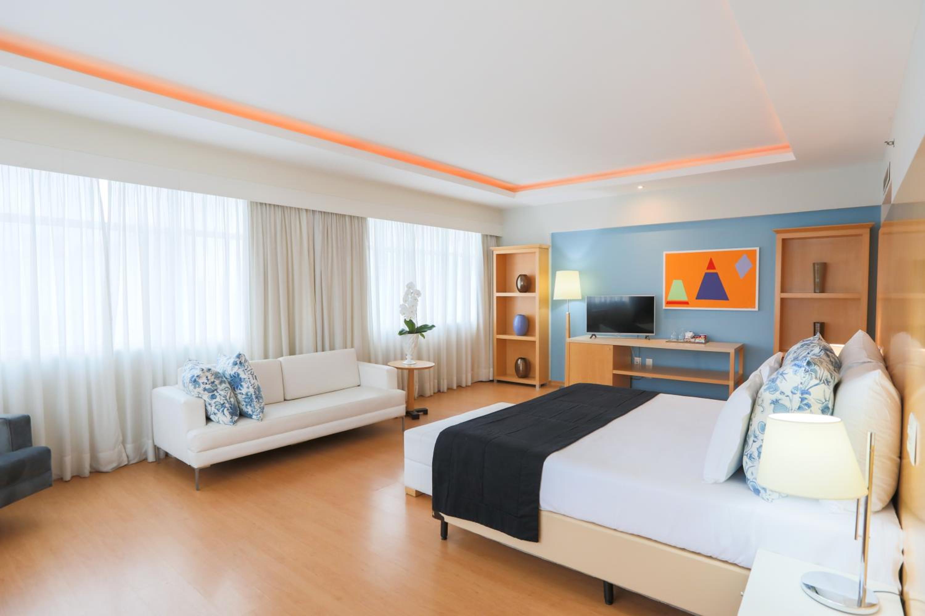 Executive Suite thumbnail 5