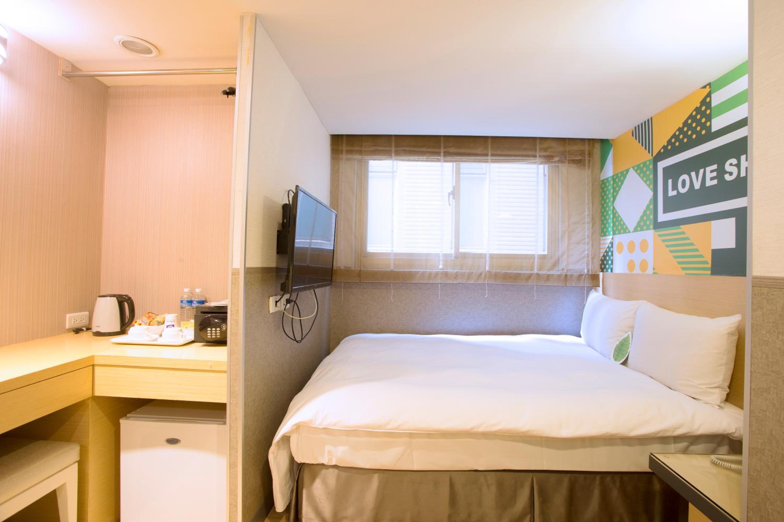 Budget Double Room photo 3