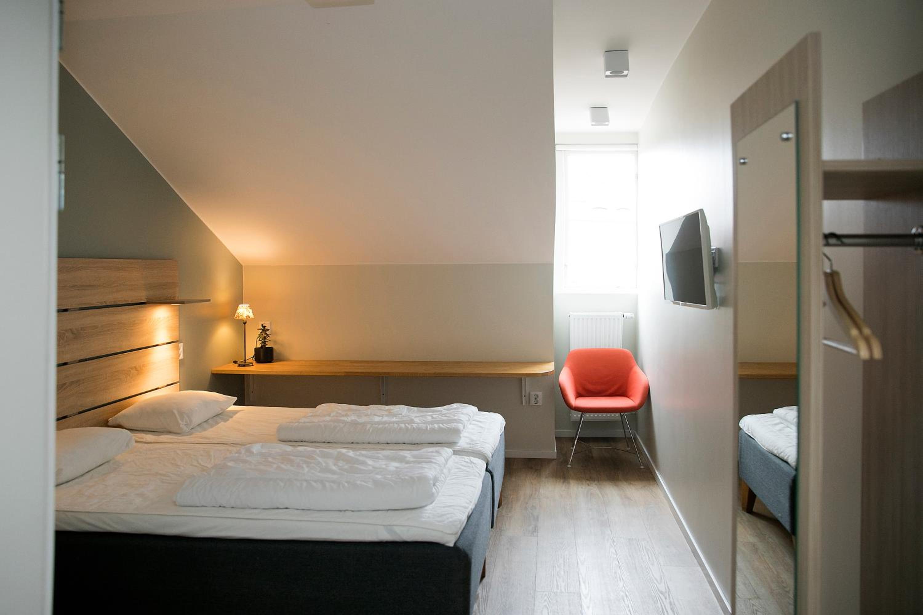 Double Room with Private Bathroom - Photo 2