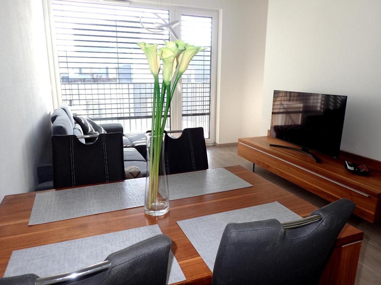 One-Bedroom Apartment - Photo 2