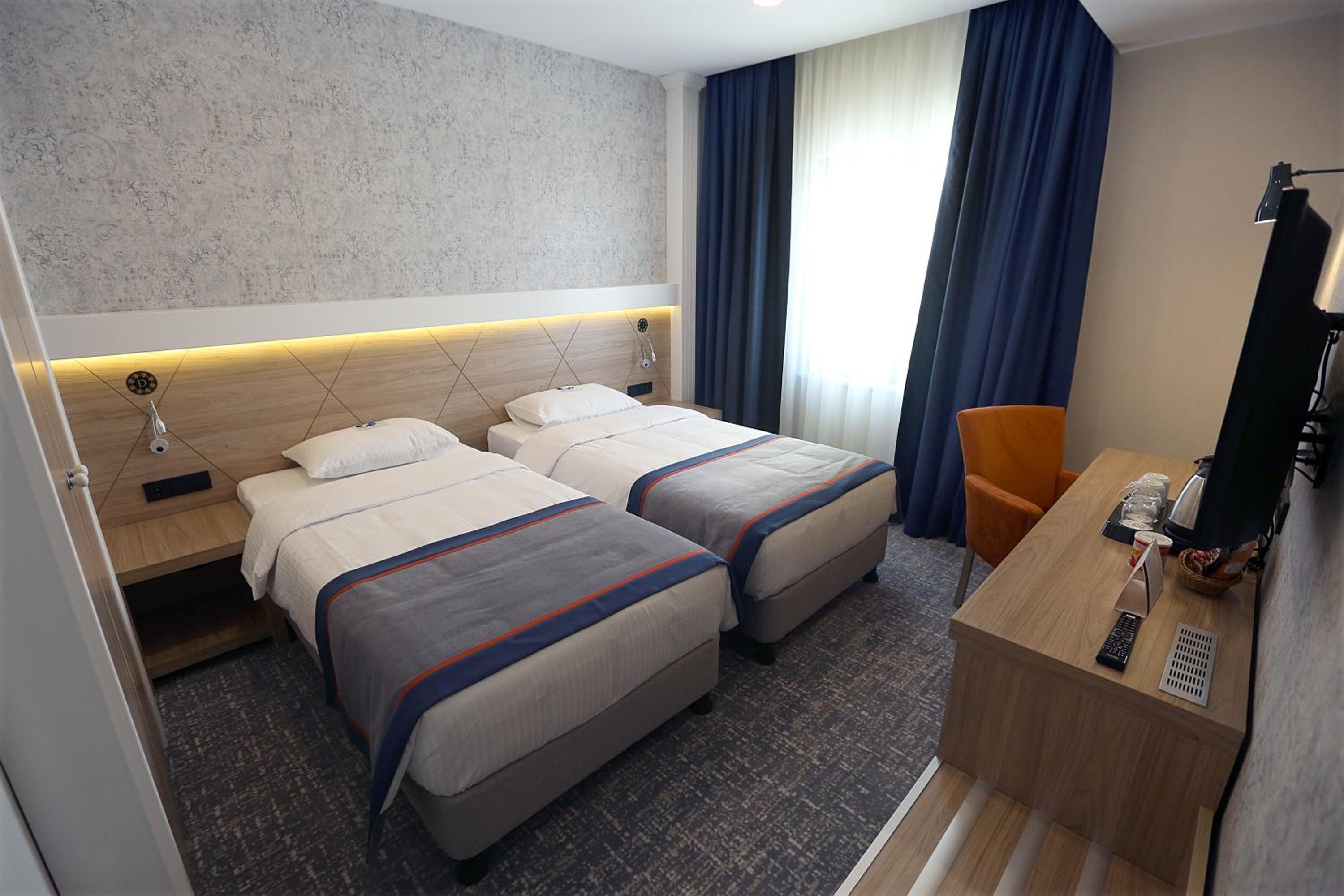 Double or Twin Room with City View photo 1