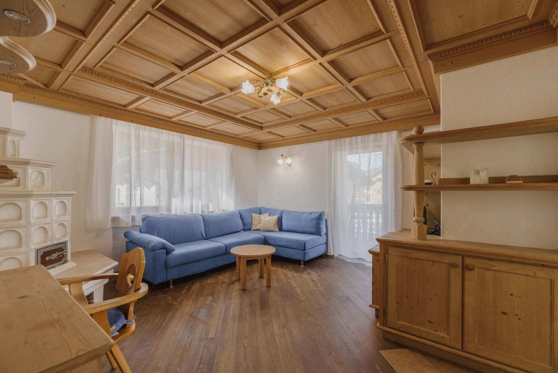 Apartment with Mountain View