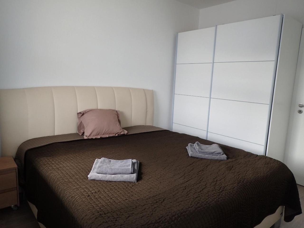 One-Bedroom Apartment - Photo 4