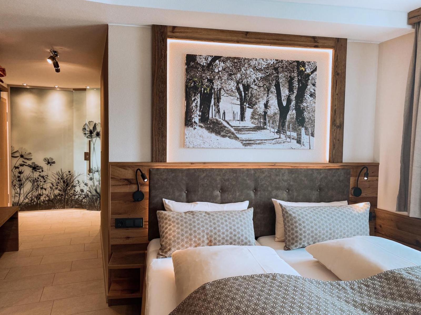 Two-Bedroom Suite with Balcony or Terrace - Photo 9