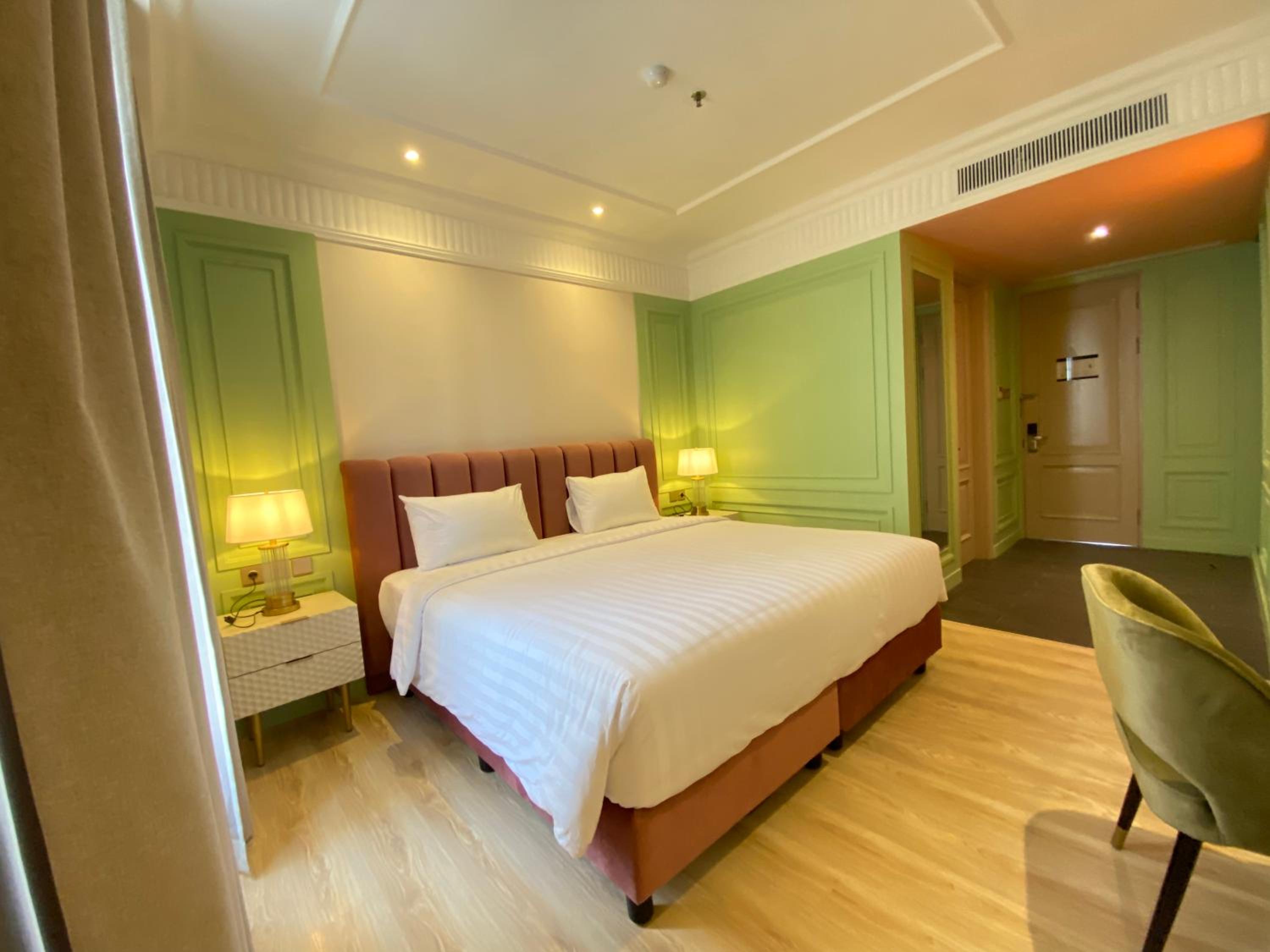 Deluxe King Room - Photo 1