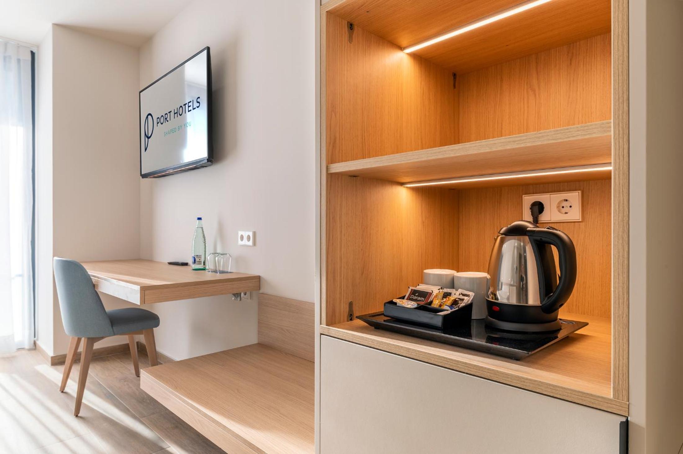 Double Room with Terrace (1 Adult) thumbnail 6