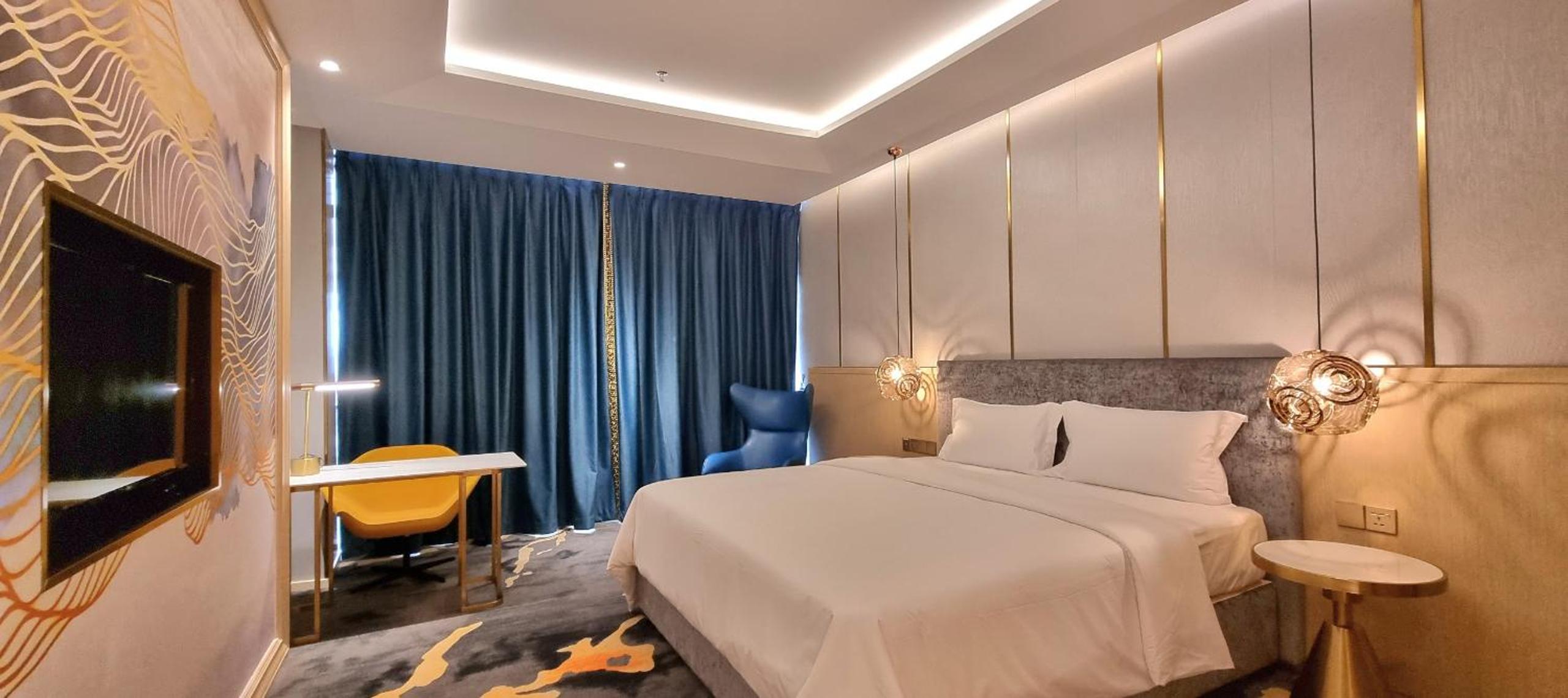Deluxe King Room - Photo 3