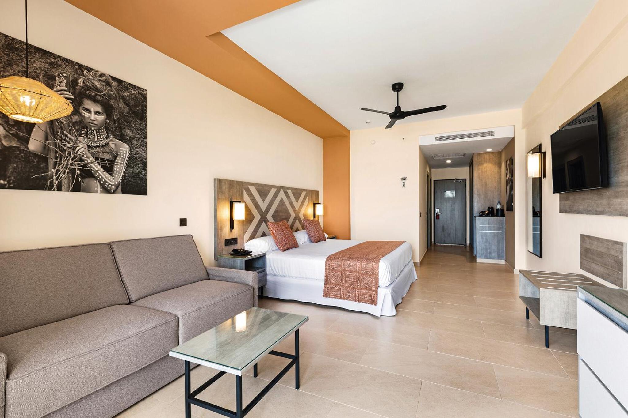 Double Room with Sea View and Sofa Bed - Photo 3