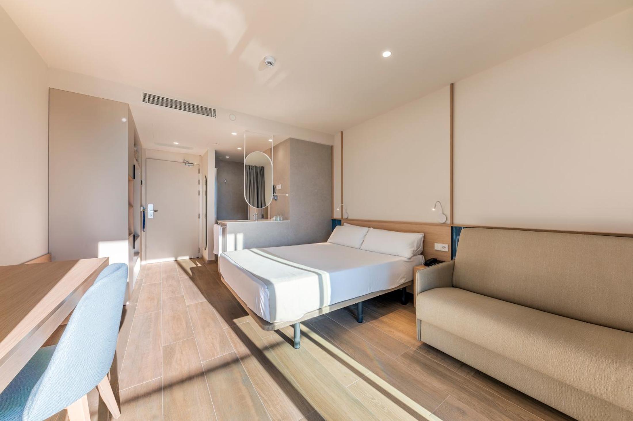 Habitación Triple con Terraza (3 Adultos)