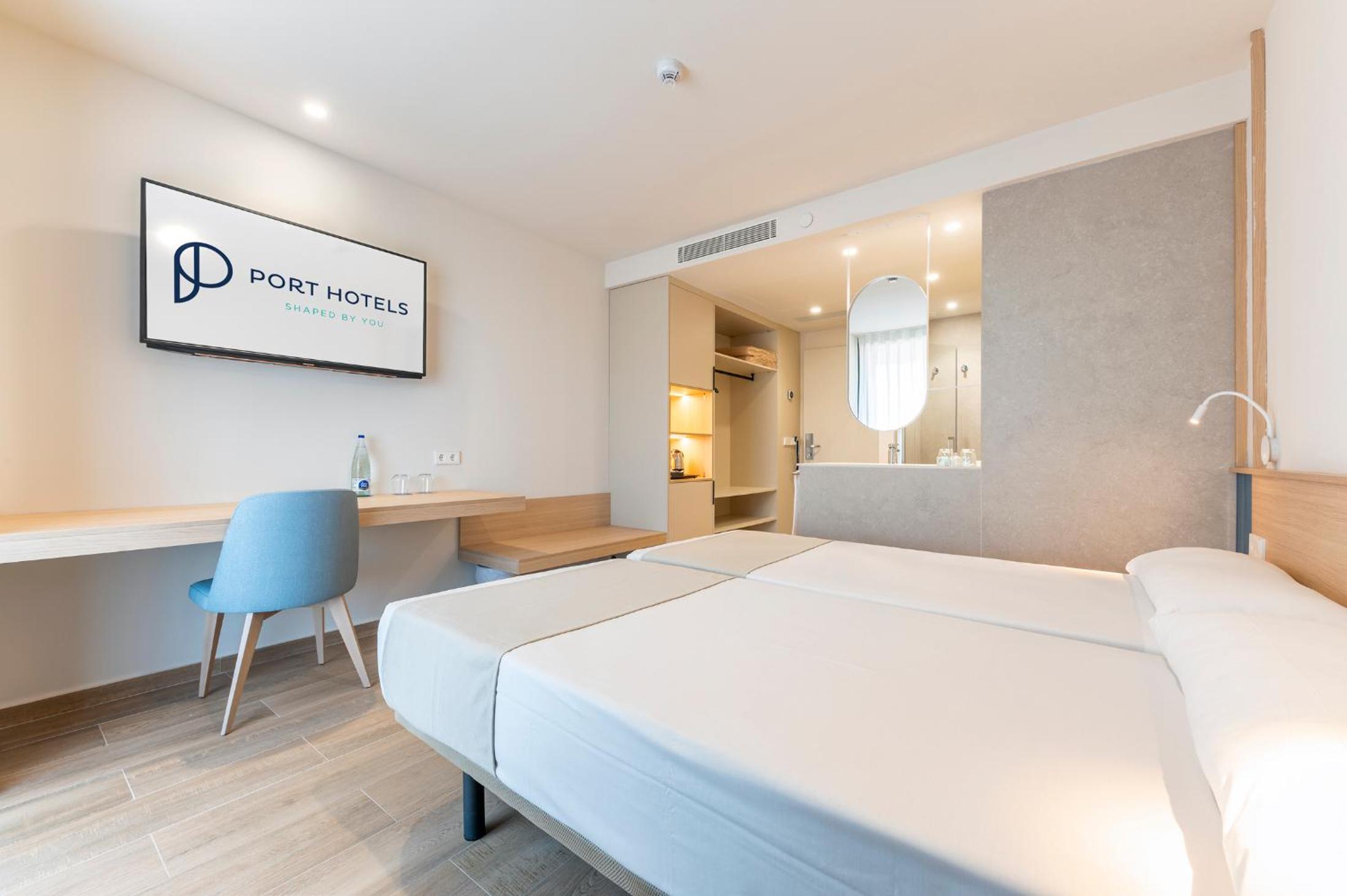 Double Room with Terrace (1 Adult + 1 Child) thumbnail 5