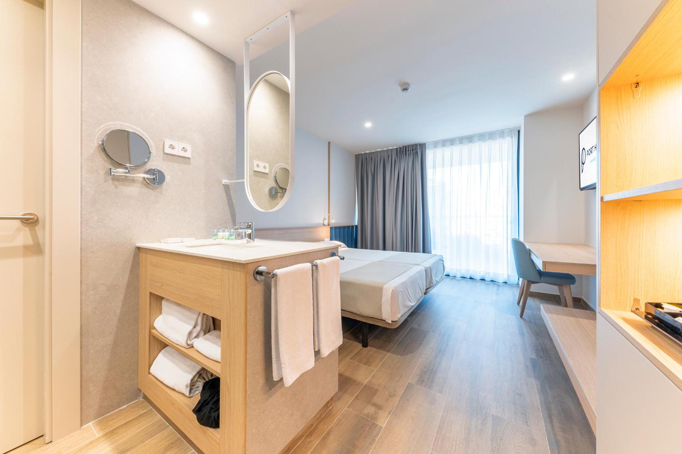 Double Room with Terrace (1 Adult) thumbnail 5