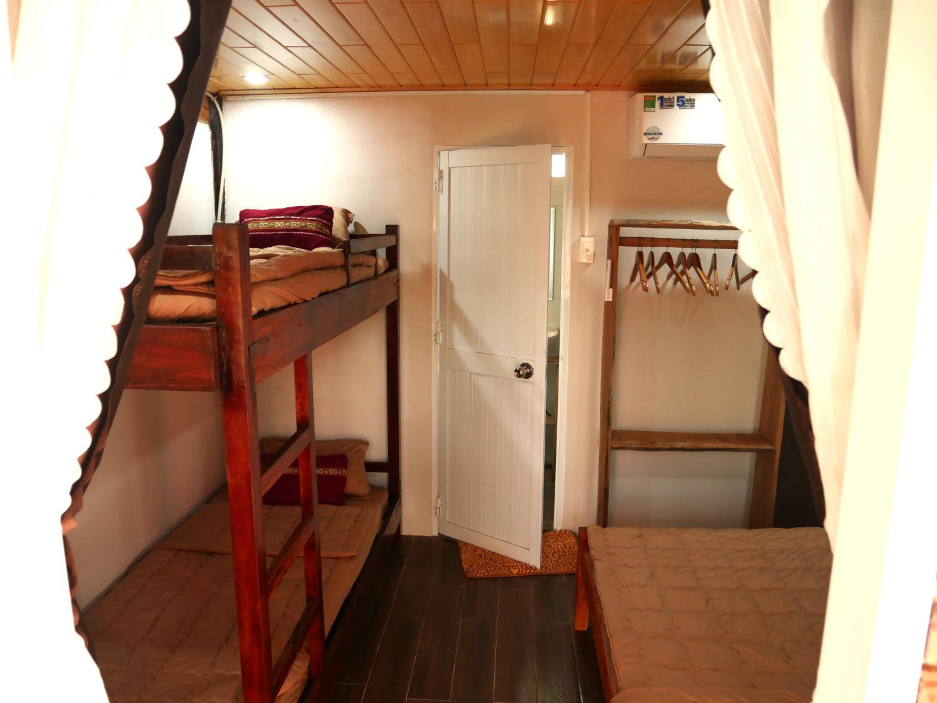 Triple Room with Private Bathroom photo 2