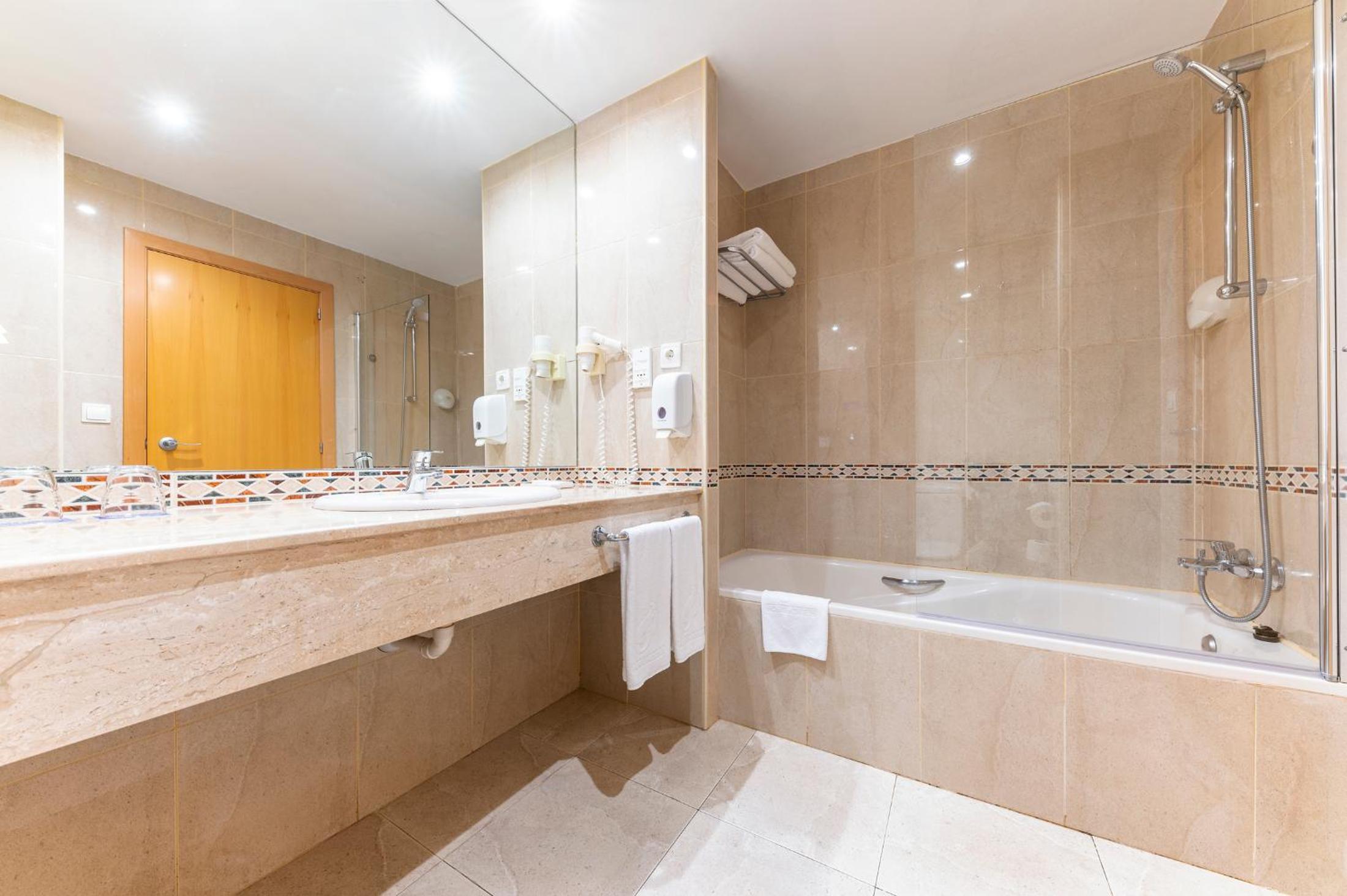 Double Room without Terrace (2 Adults) - Photo 2