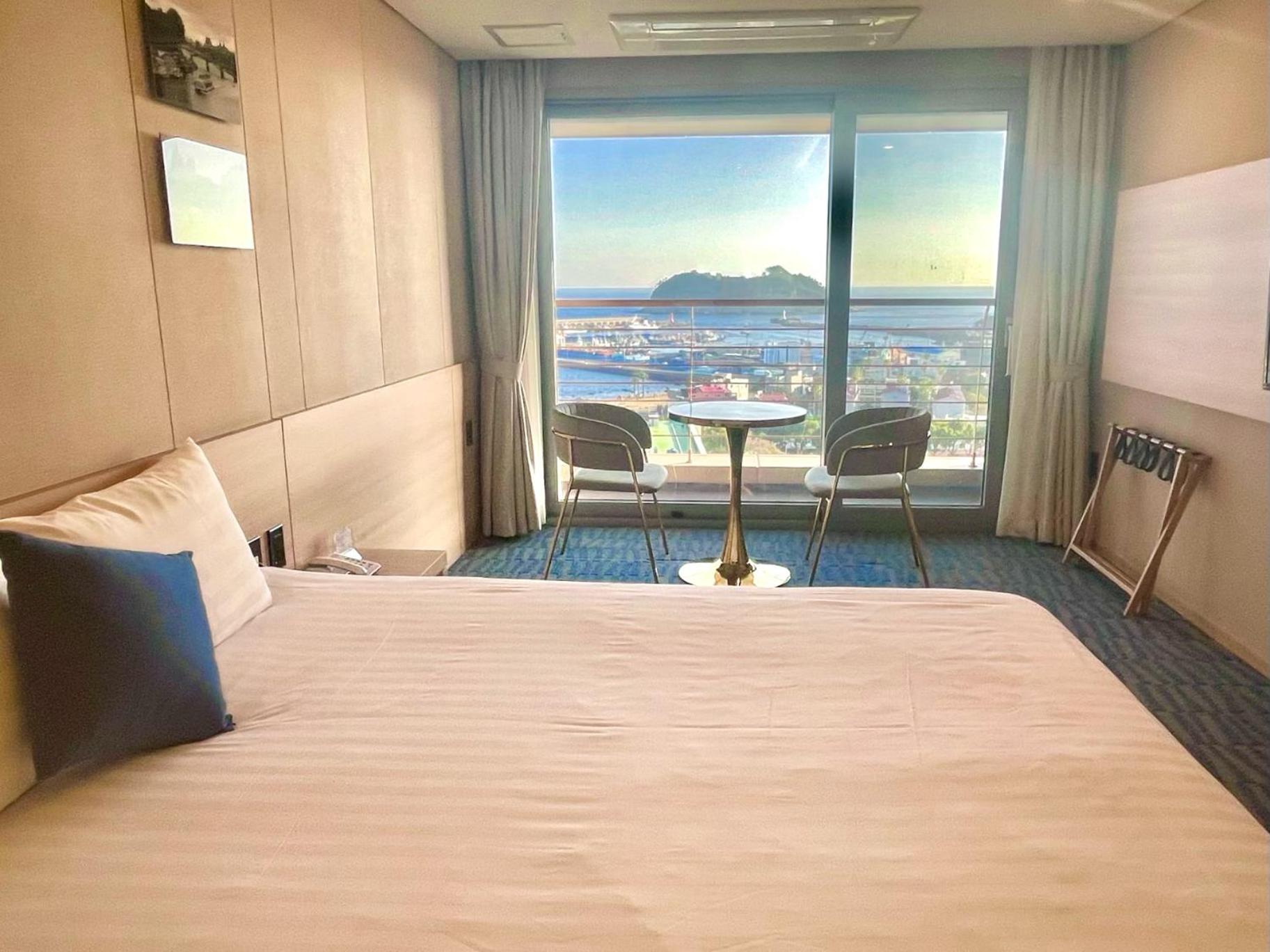 [Special Offer - Jeju Culture PKG] Executive Double Room with Sea View + One Jeju Black Pork Set for two nights or longer stays