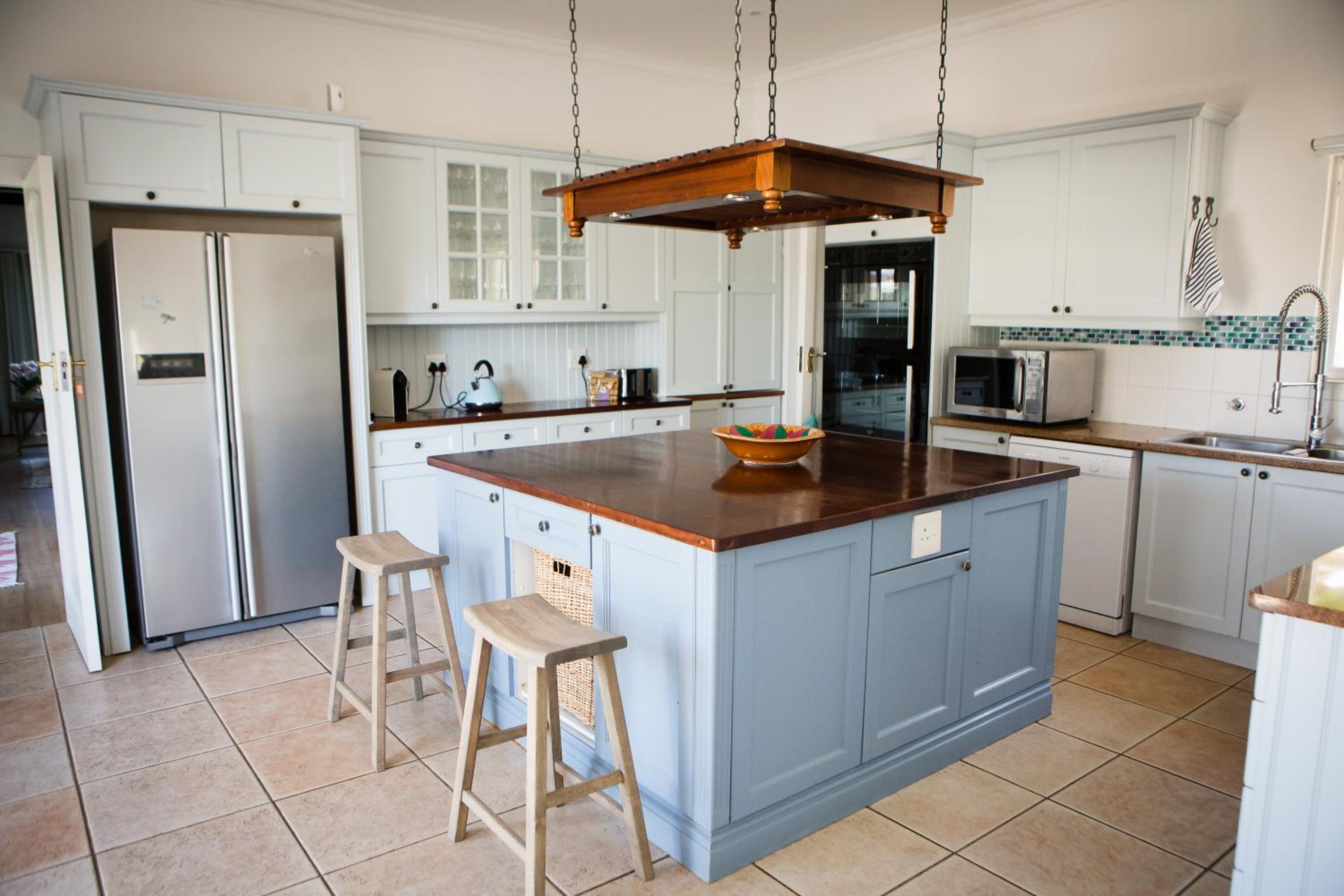 Four-Bedroom House - Photo 3
