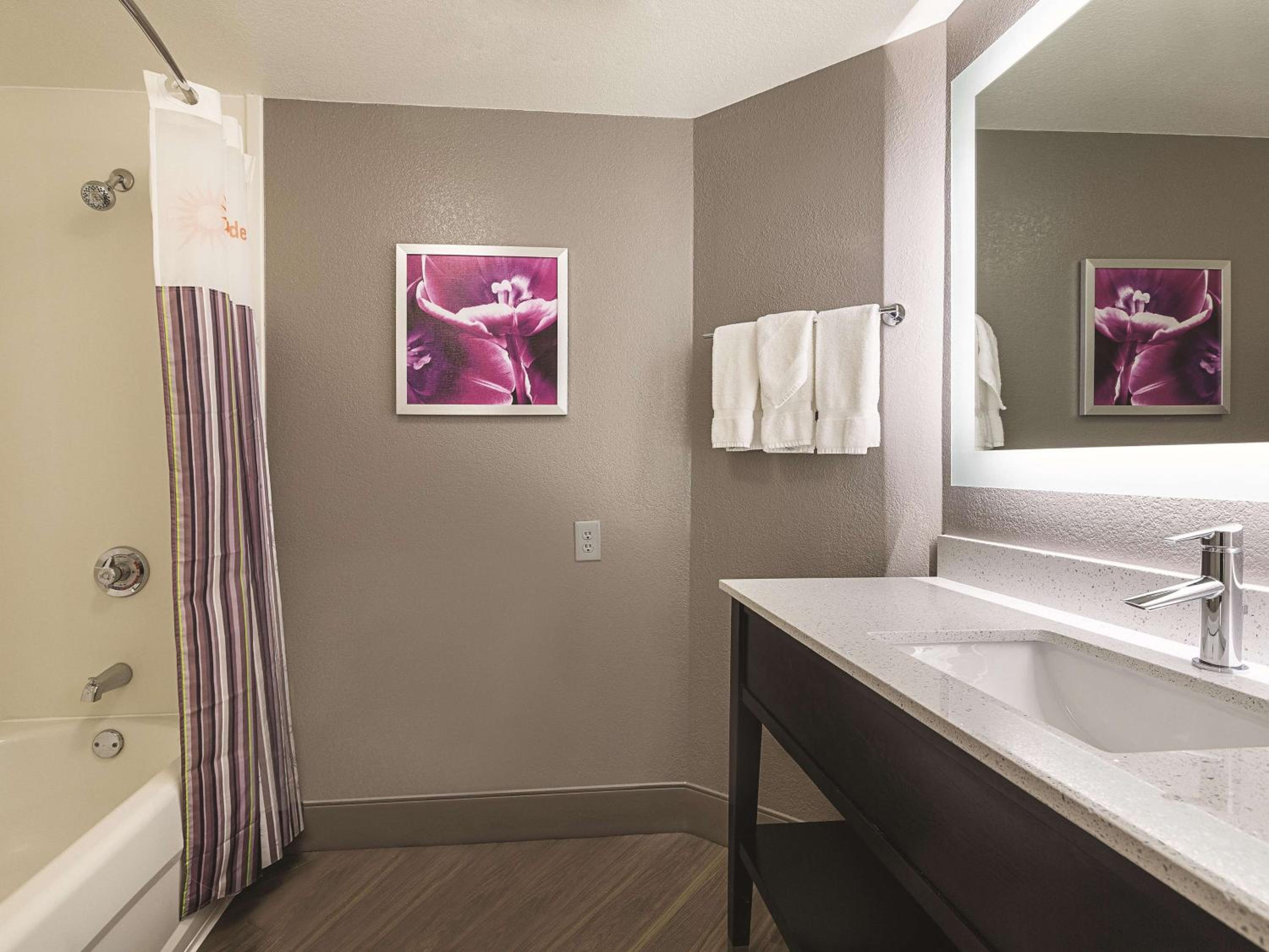 Double Room with Two Double Beds - Photo 2