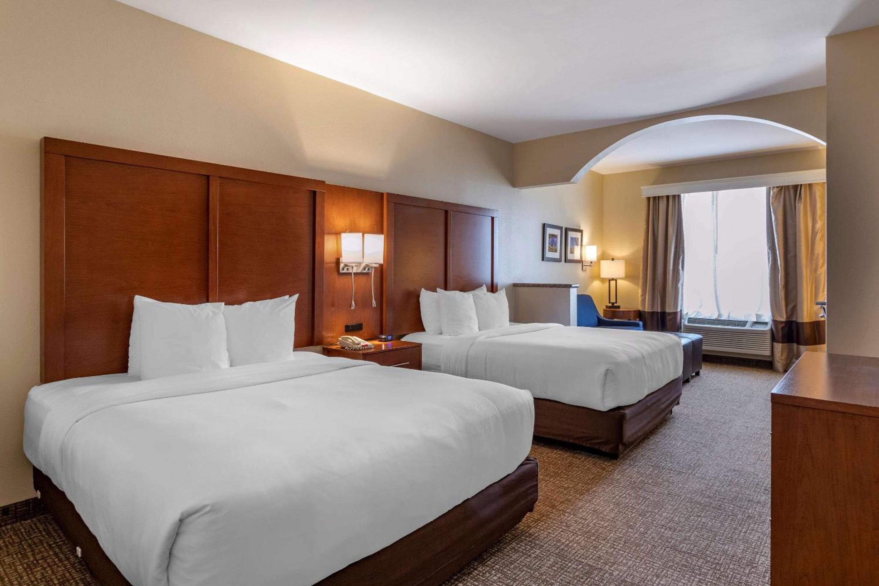 Suite with Two Queen Beds - Accessible/Non-Smoking - Photo 3