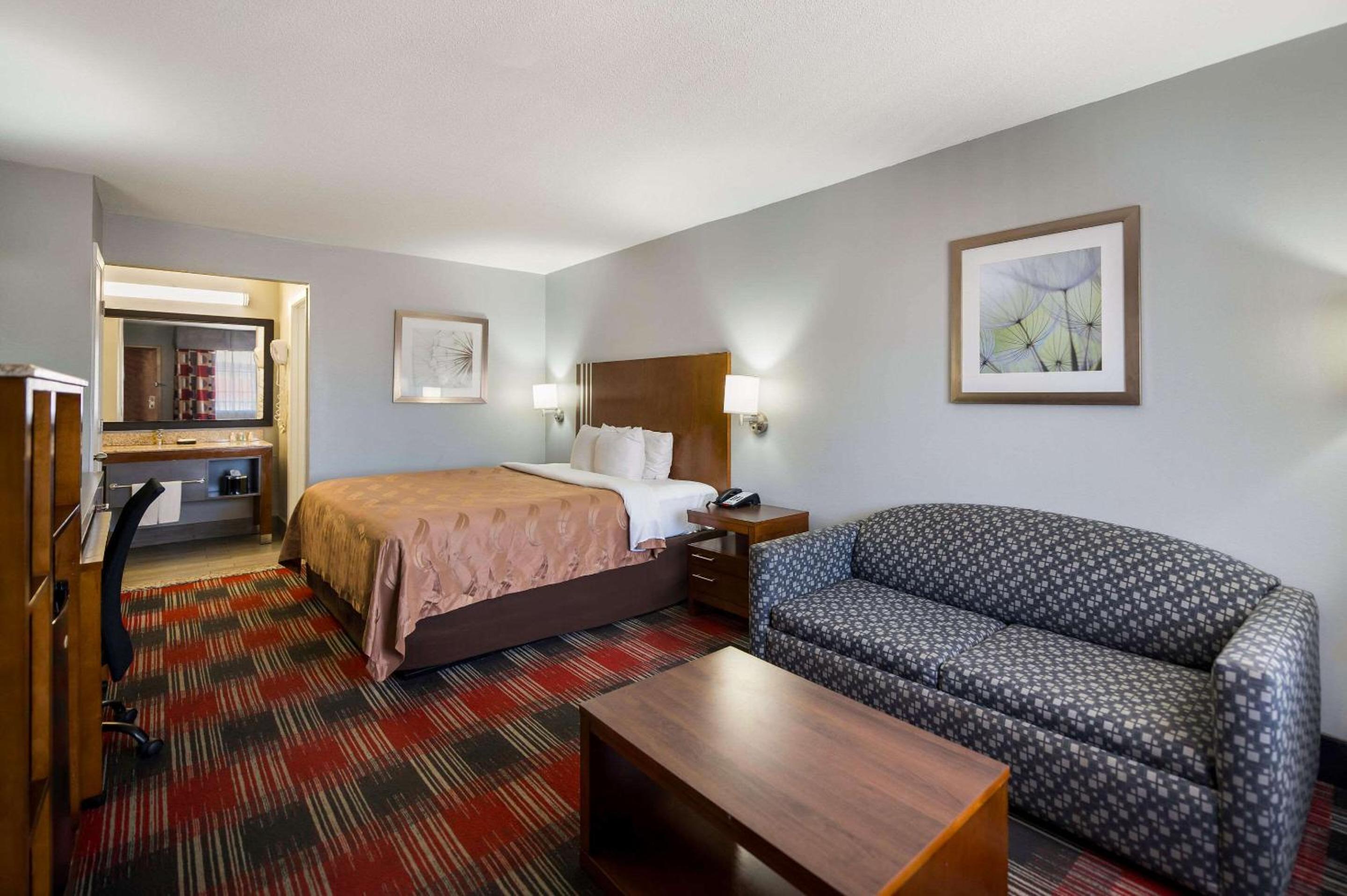 King Room - Non-Smoking - Photo 2