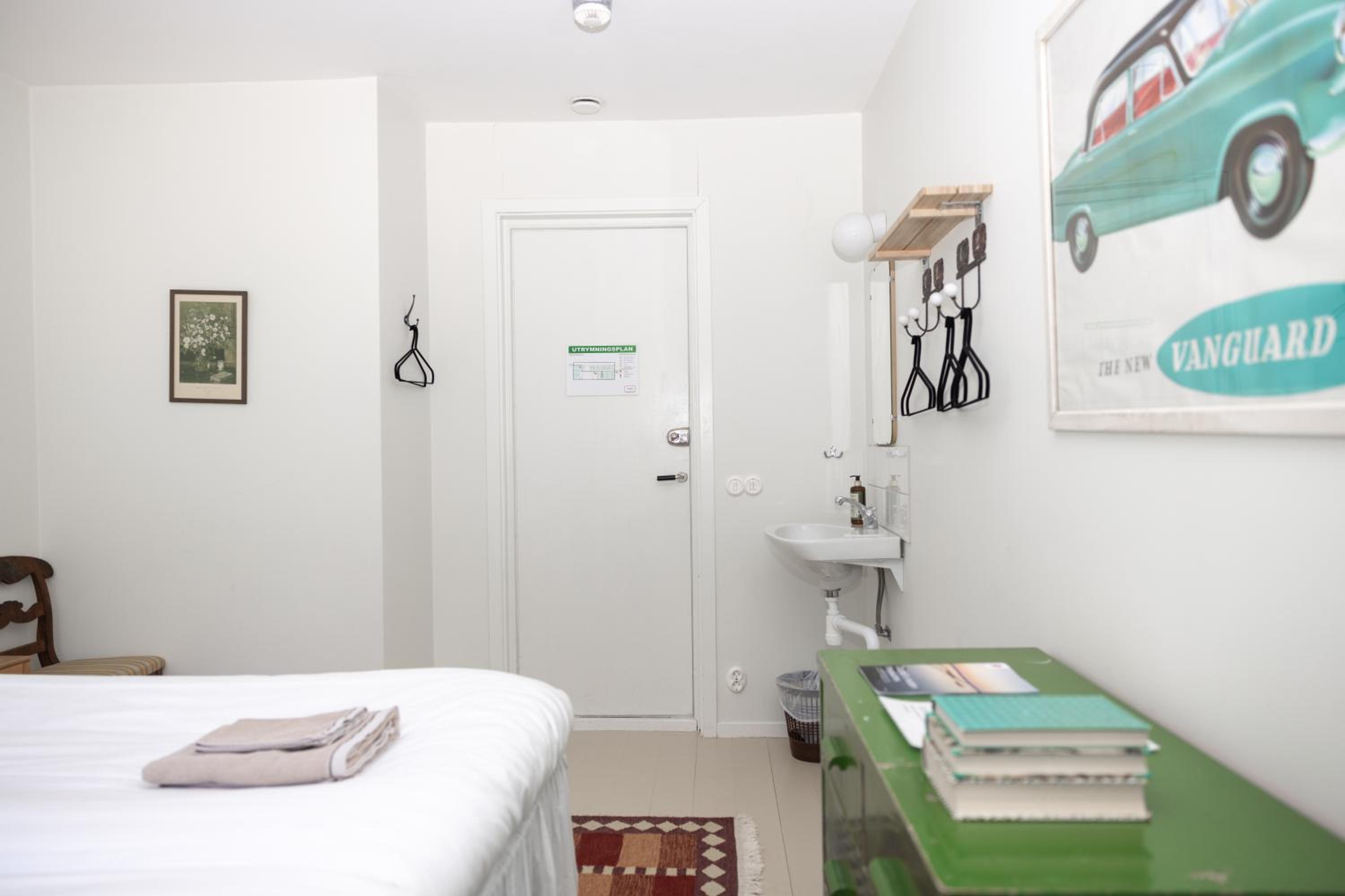 Twin Room with Shared Bathroom and Garden View