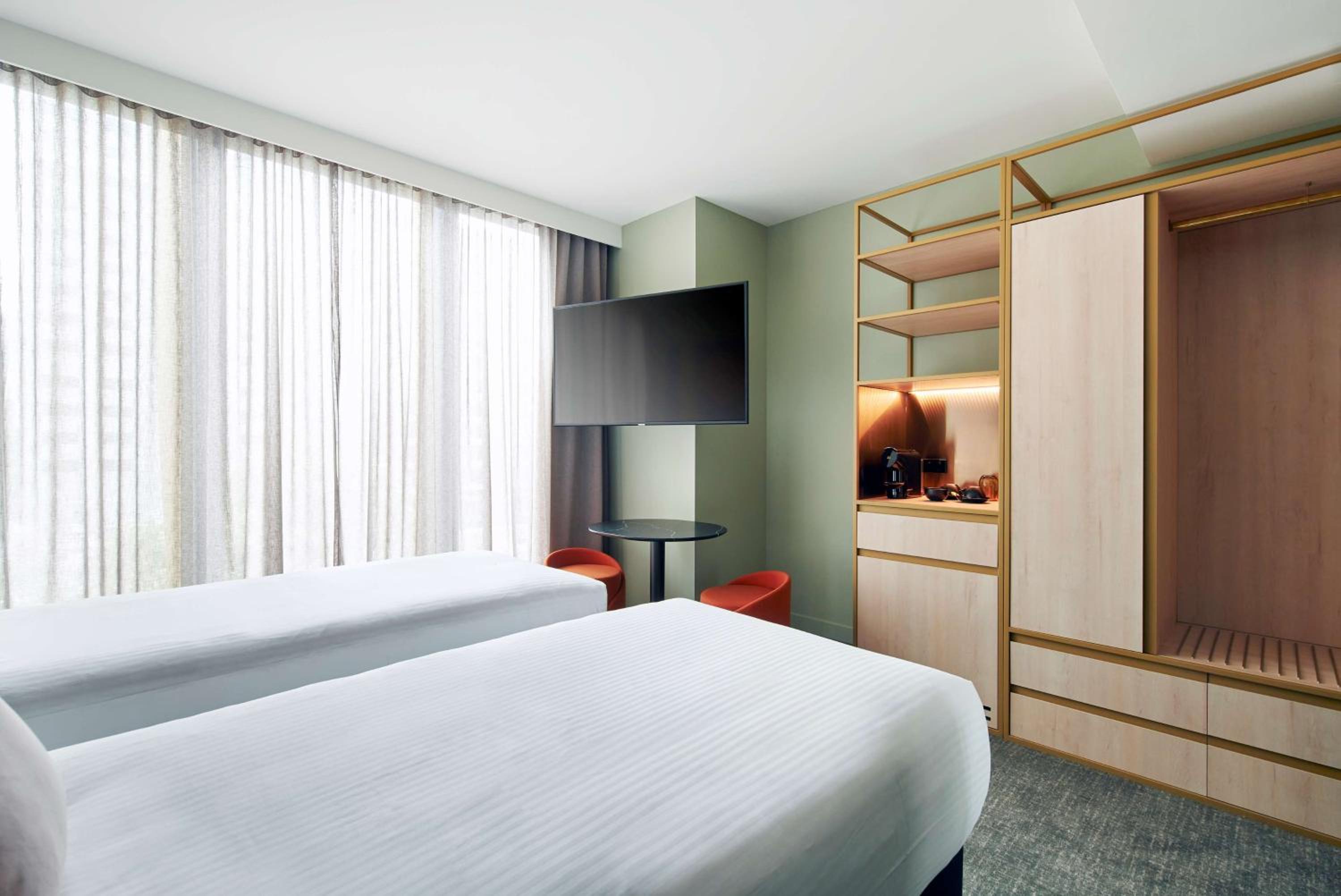 Quincy Queen or Twin Room - Photo 8