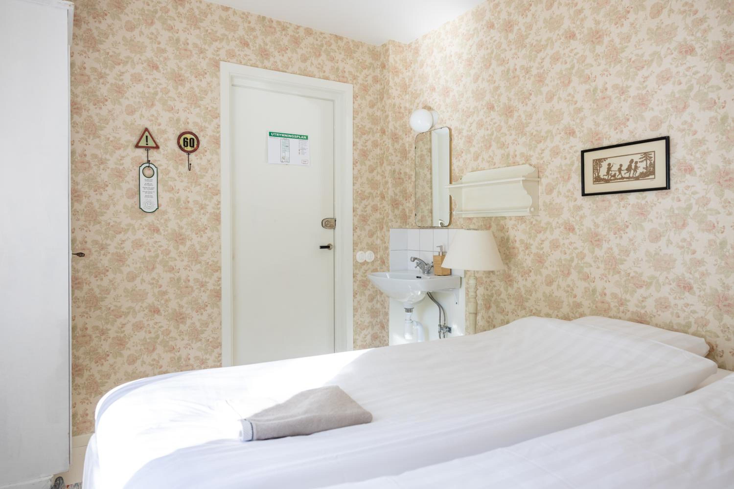 Twin Room with Shared Bathroom and Sea View