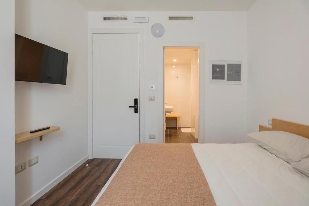 Standard Double Room photo 3