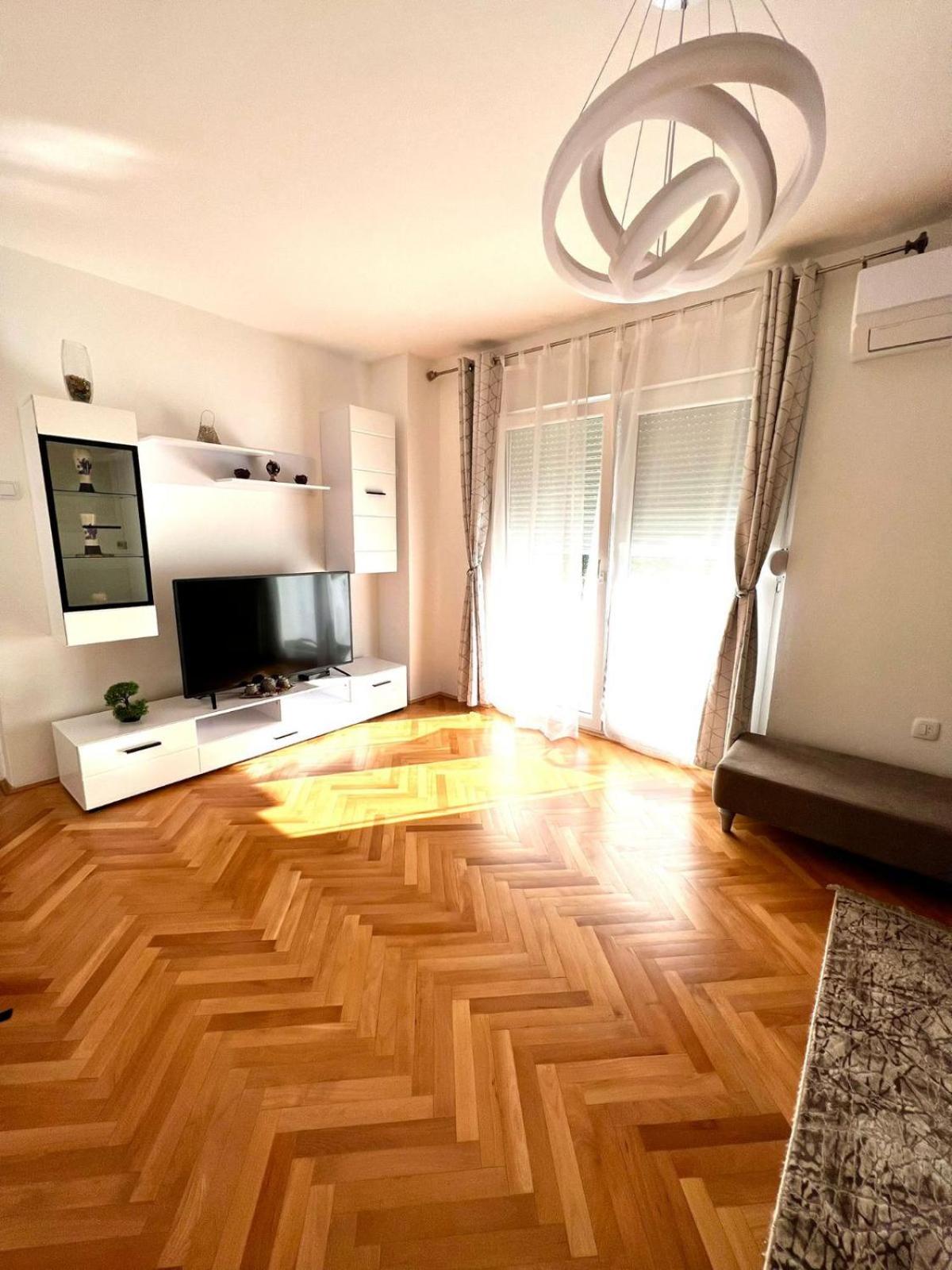 One-Bedroom Apartment photo 3