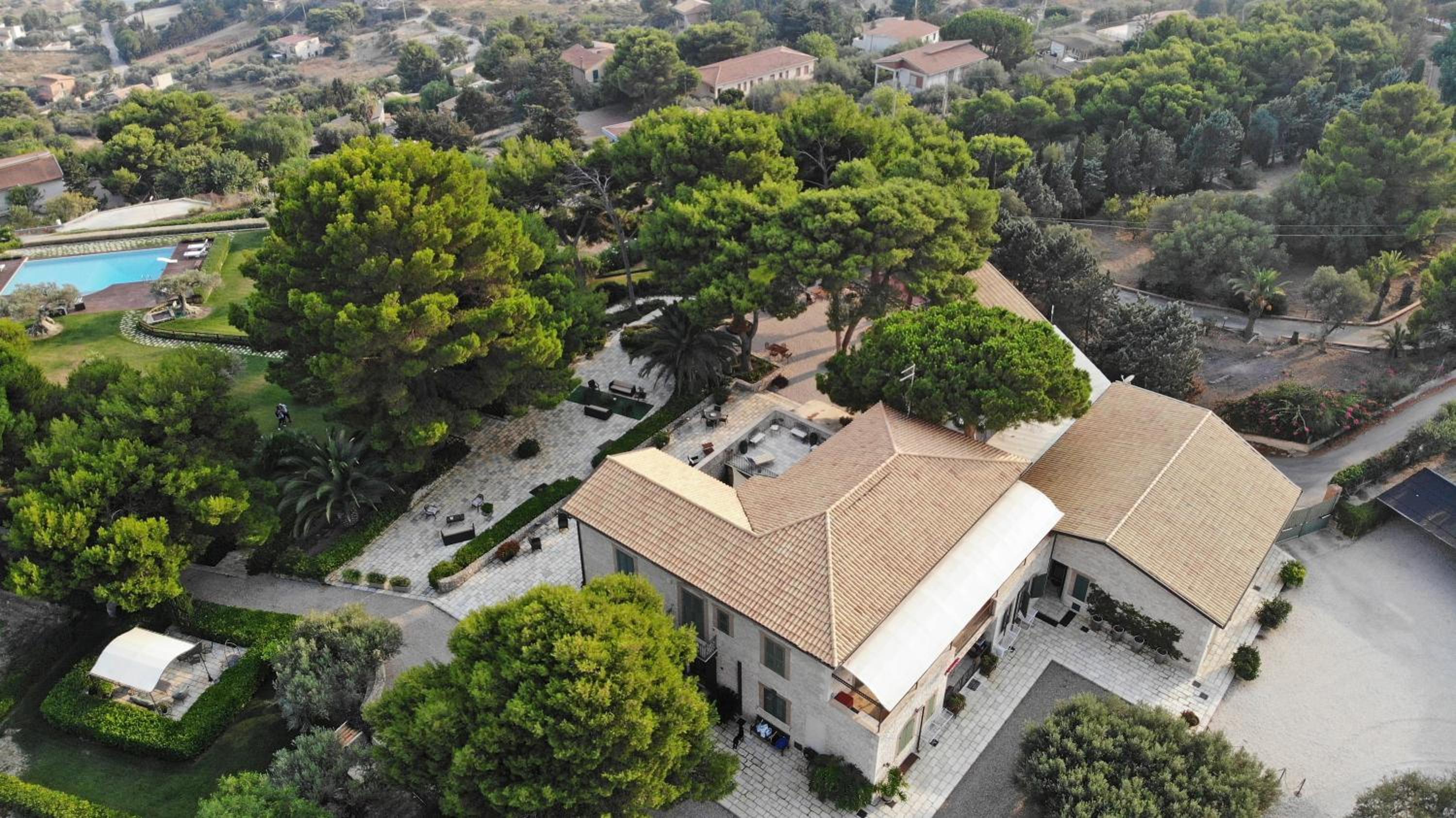 Villa photo 2