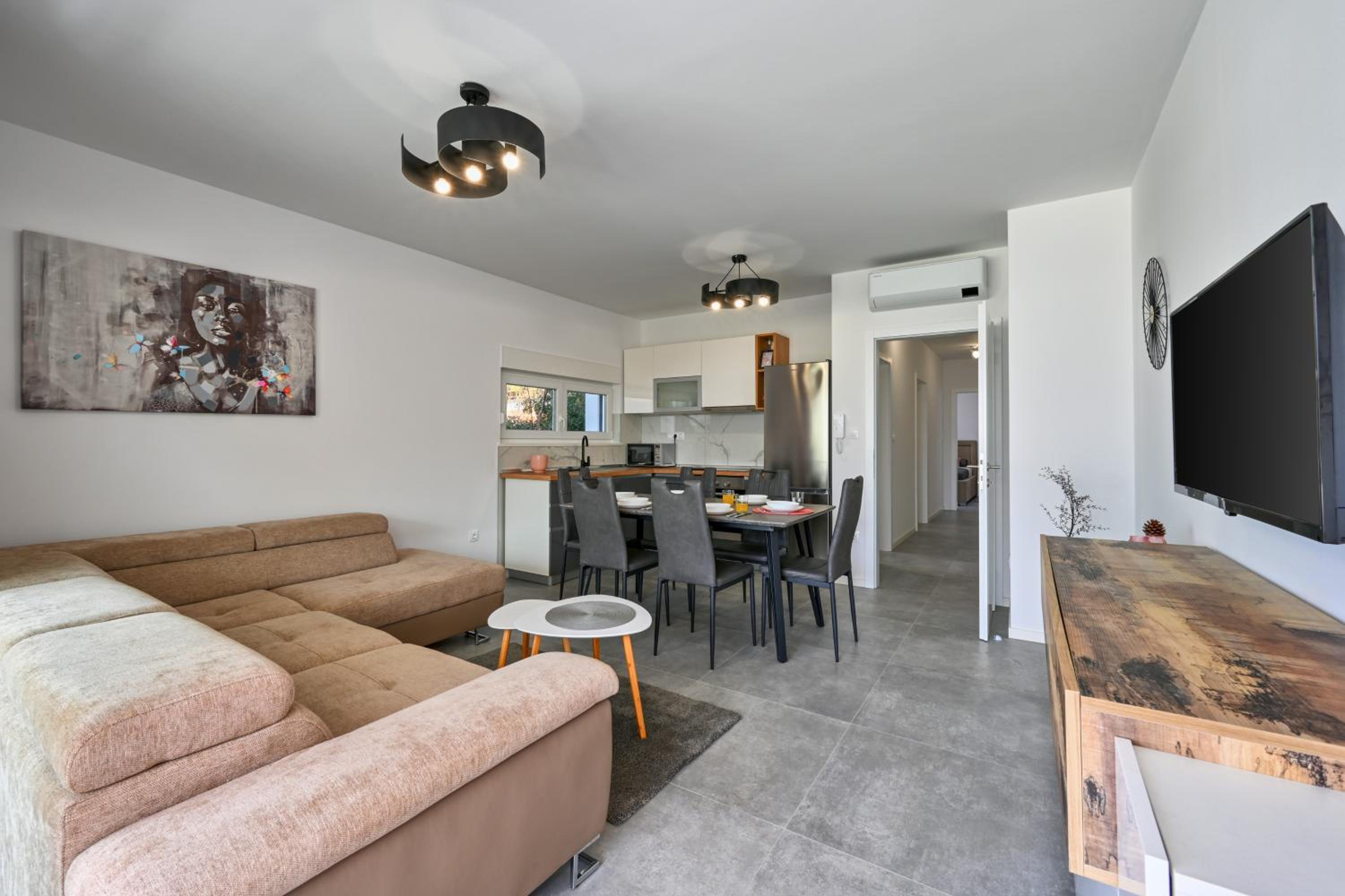 Two-Bedroom Apartment - Photo 2