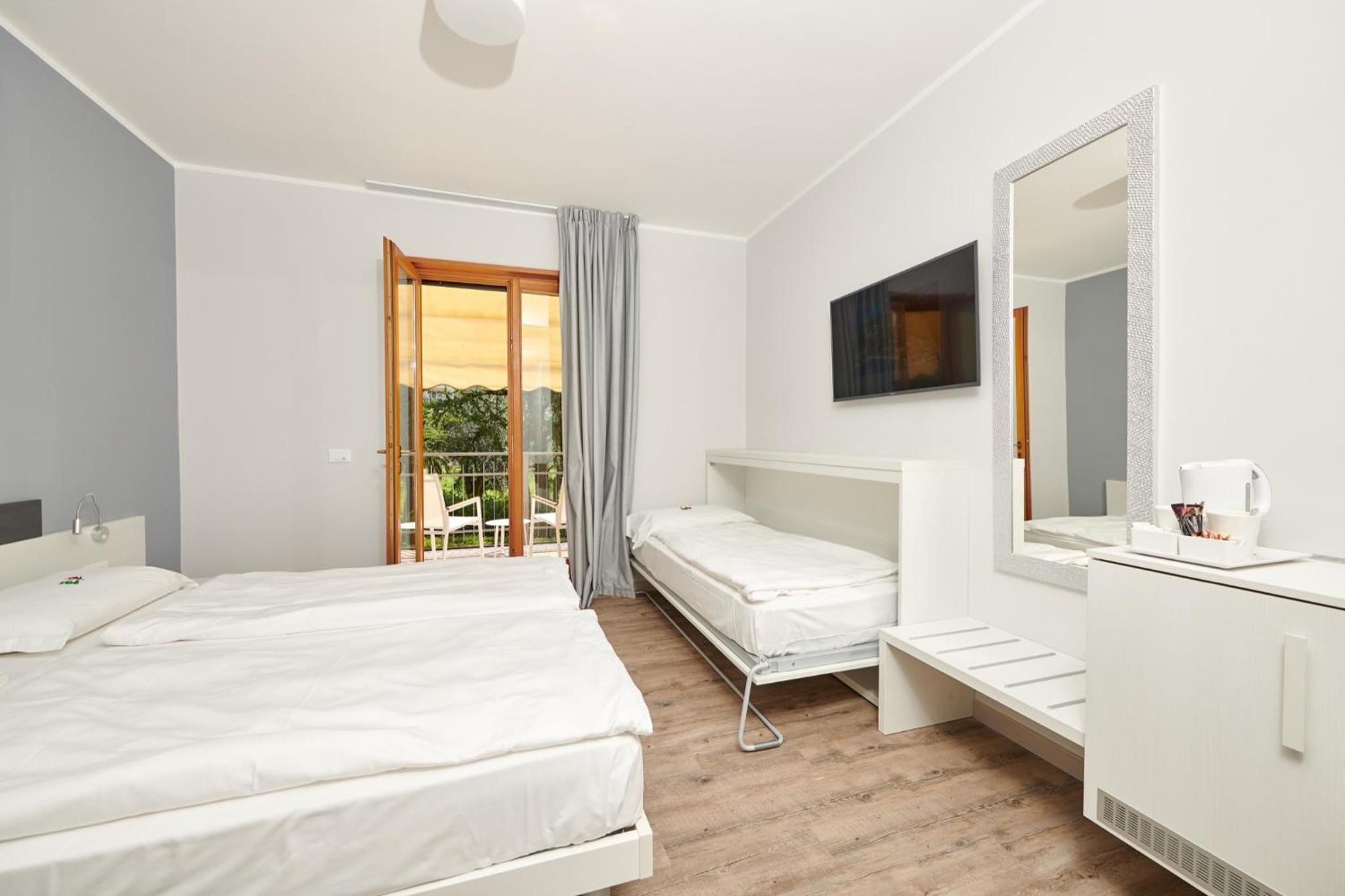 Smart Double Room with Balcony - Photo 1