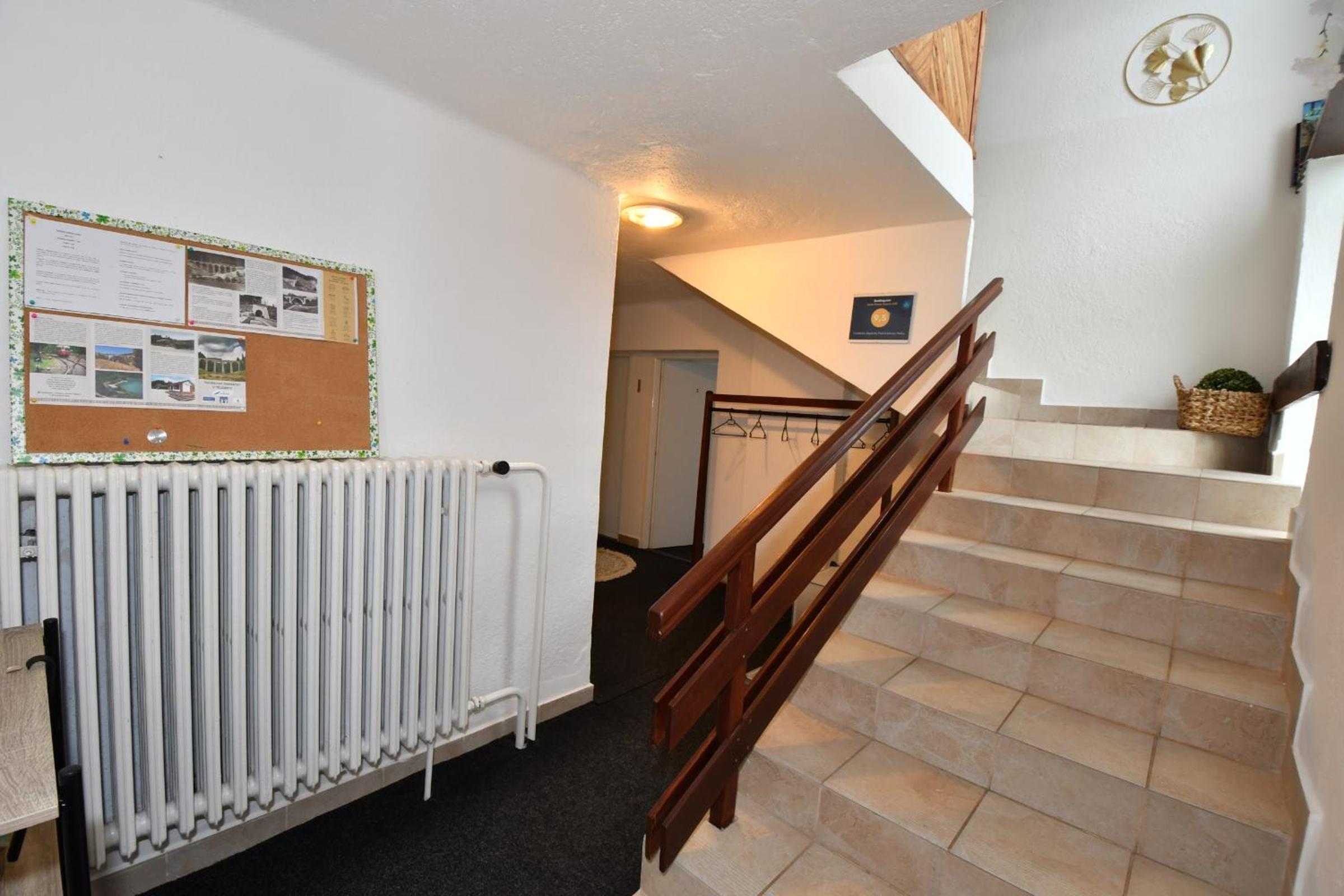 6-Bed Mixed Dormitory Room photo 2