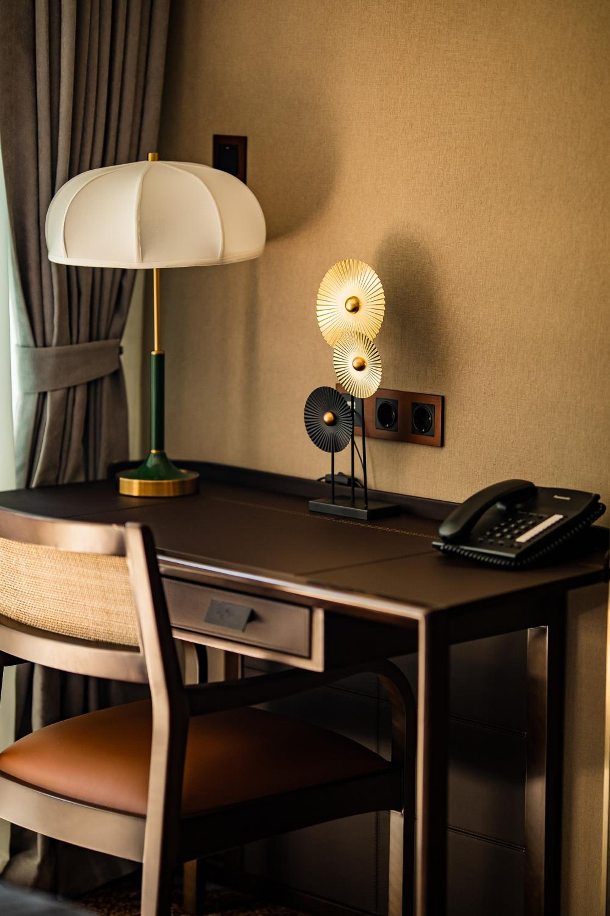 Deluxe Double Room with Free Parking - Photo 5