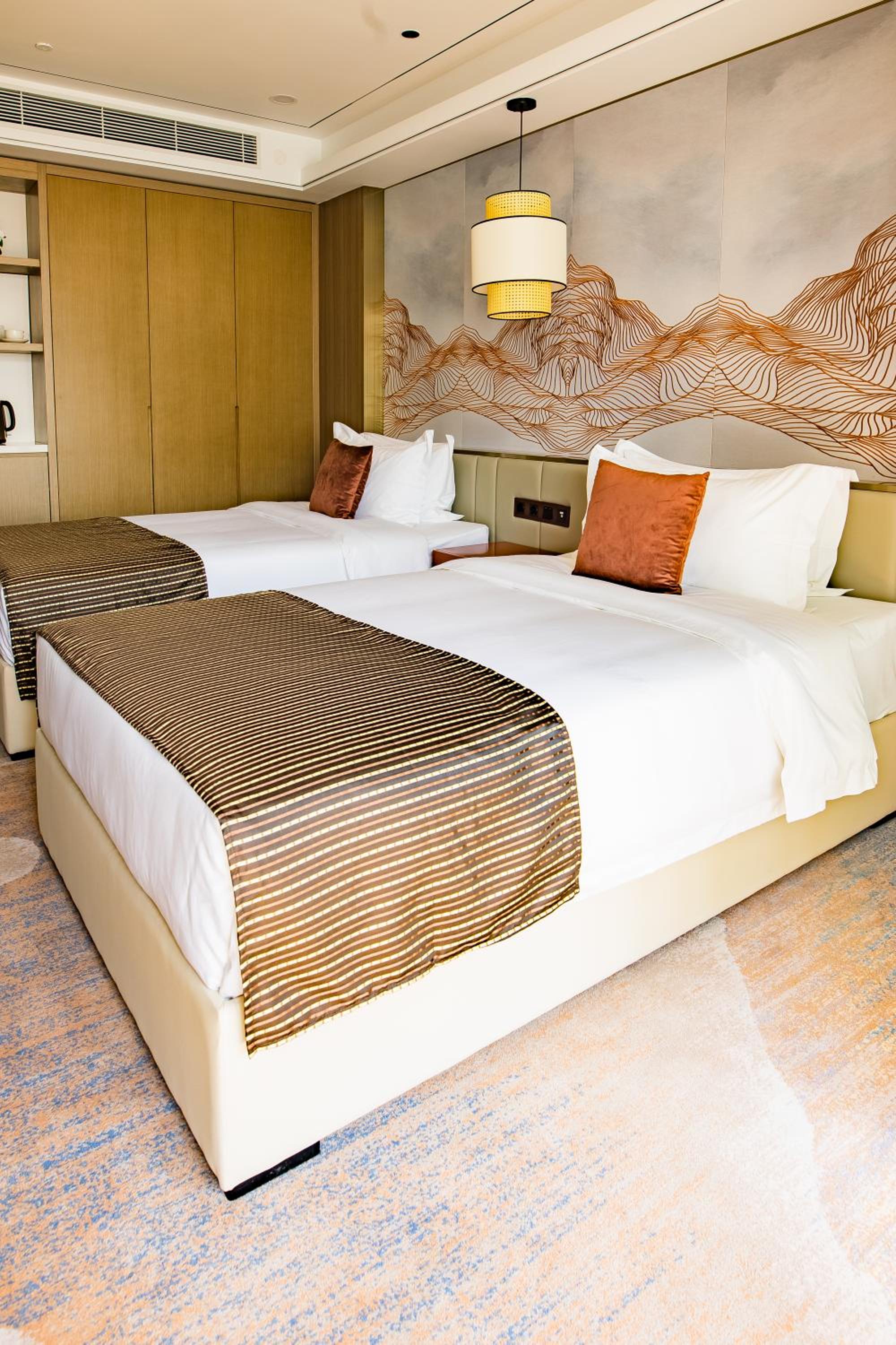 Deluxe Twin Room with Free Parking - Photo 2