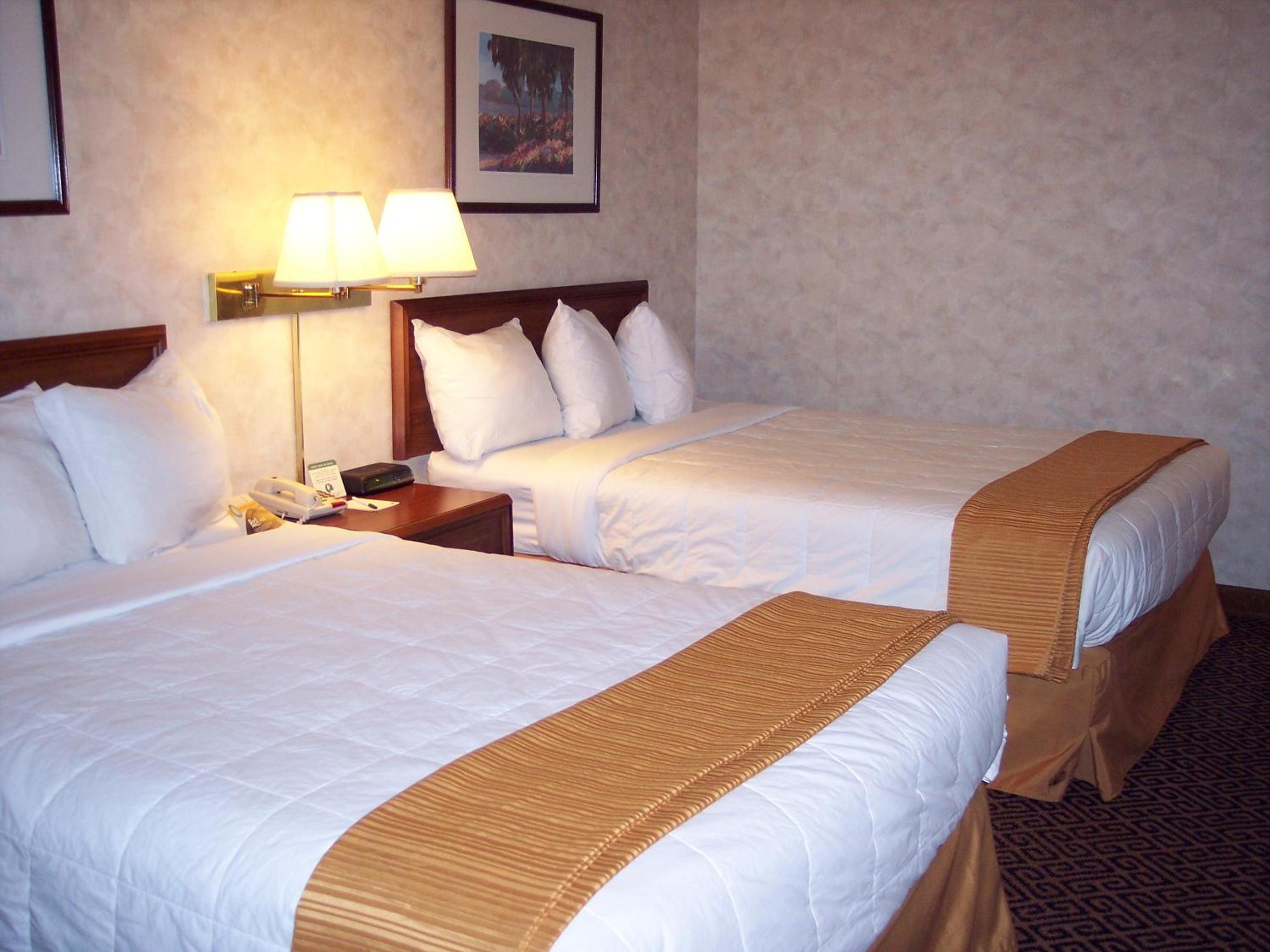 Double Room With Two Double Beds - Photo 2