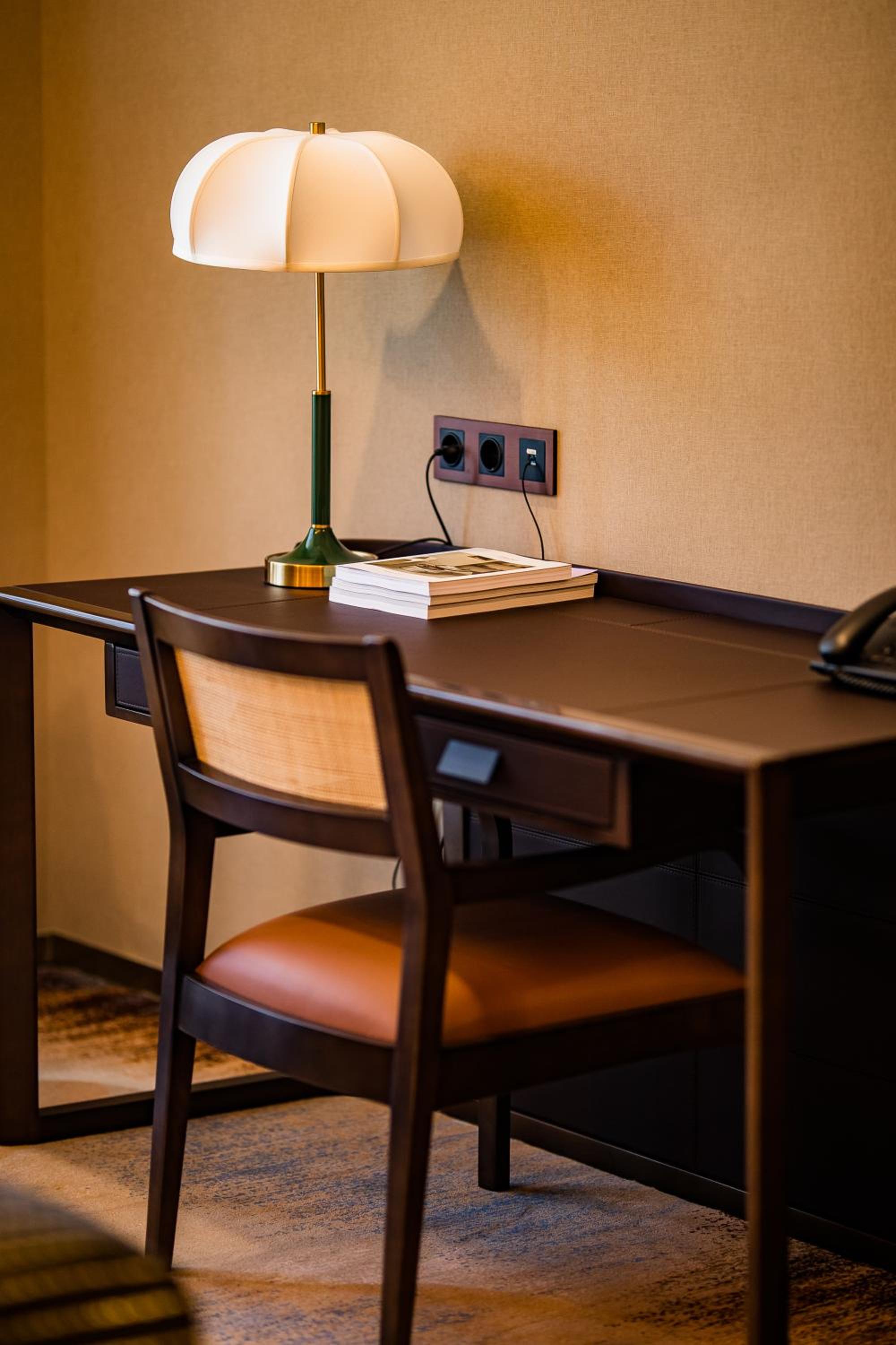 Premium Twin Room with Free Parking - Photo 7