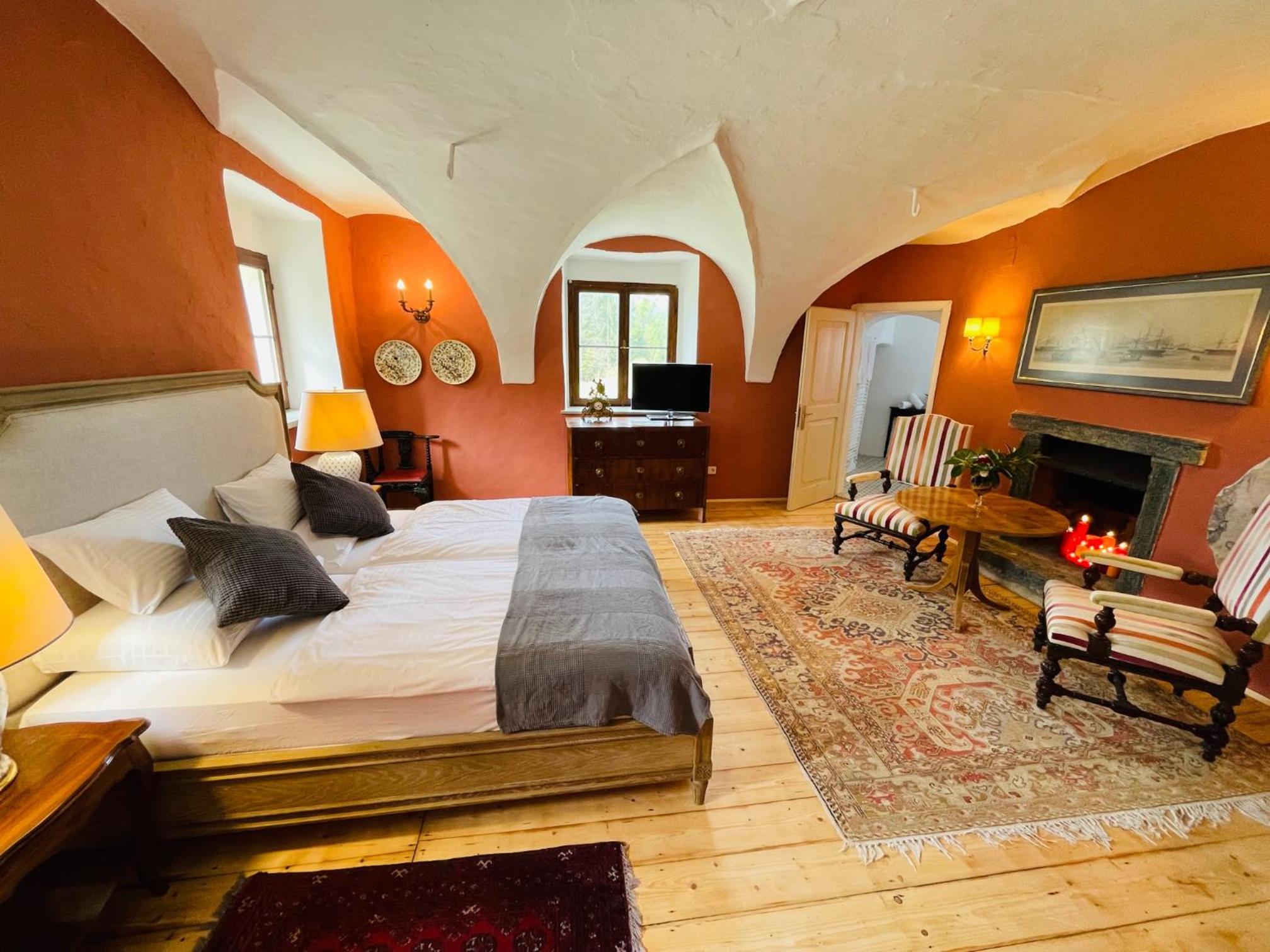 Deluxe Double Room with Shower - Photo 1