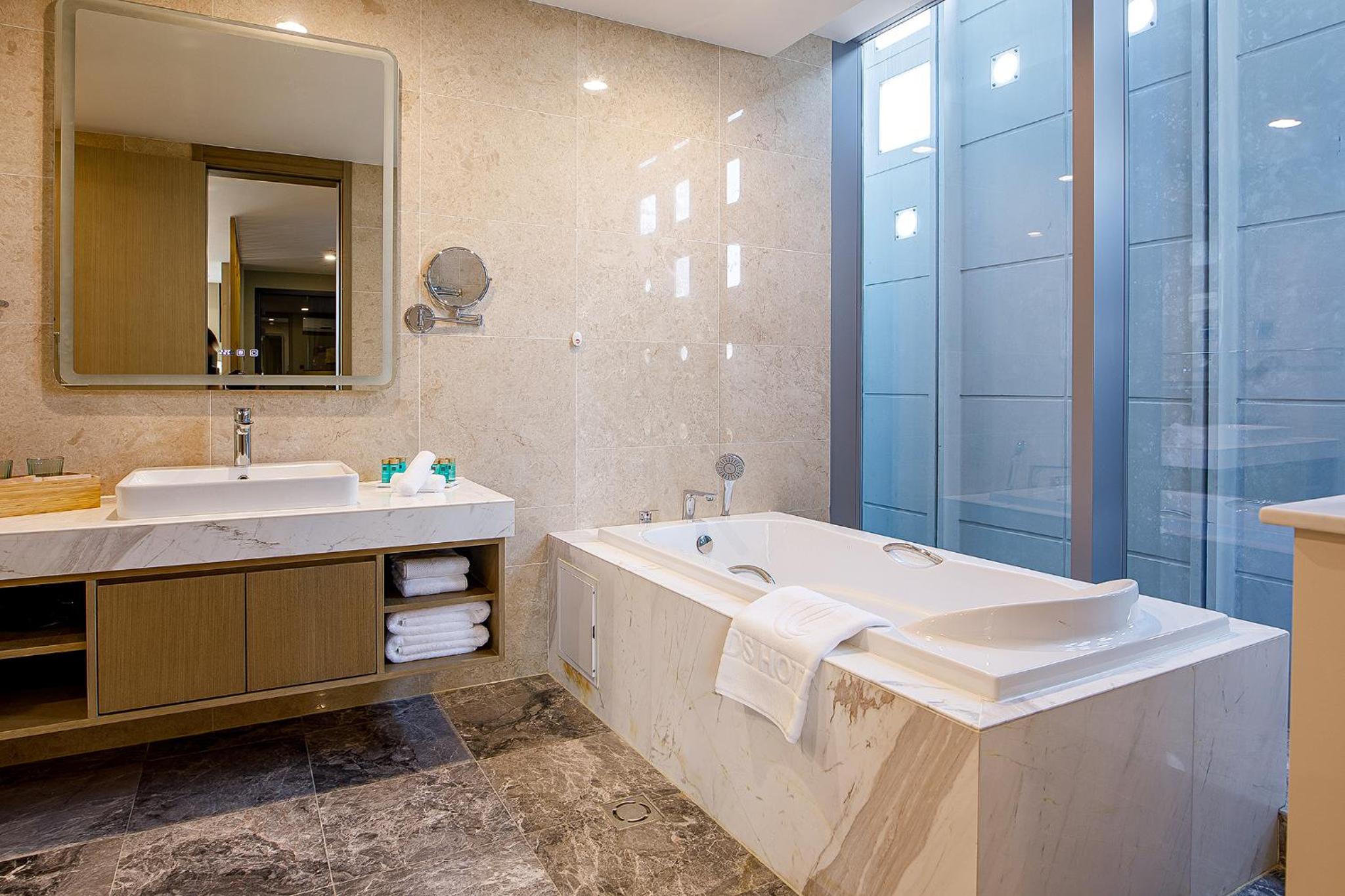 Executive Double Room with Free Parking - Photo 7