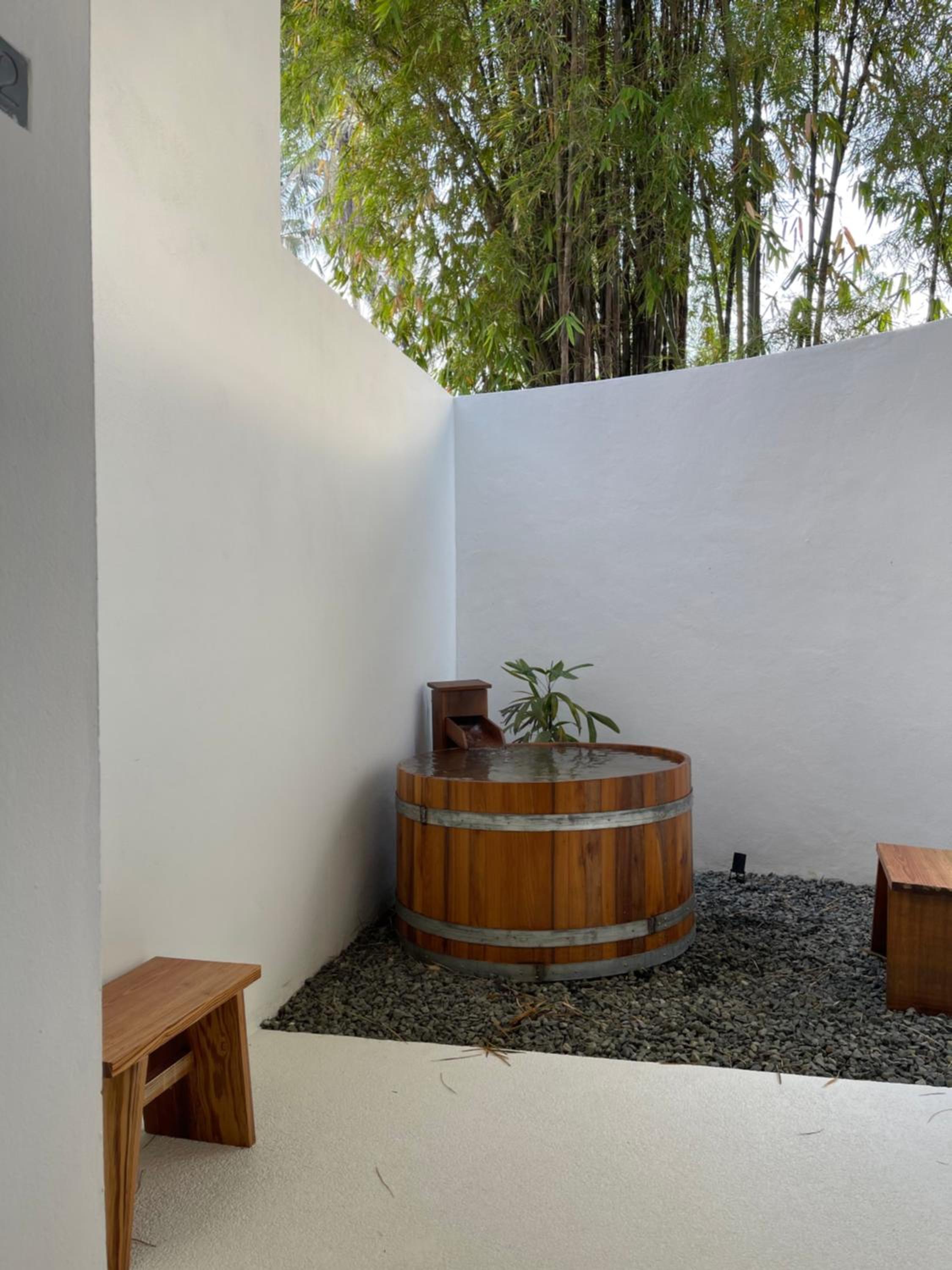 Sen Deluxe Pool Access